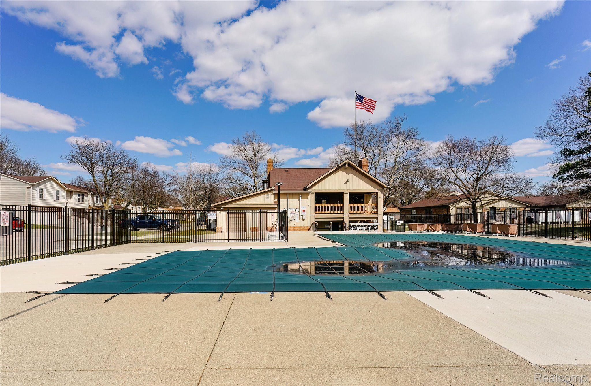 Troy City Oakland, Michigan 48083, United States, 3 Bedrooms Bedrooms, ,2 BathroomsBathrooms,Residential,Active,112136