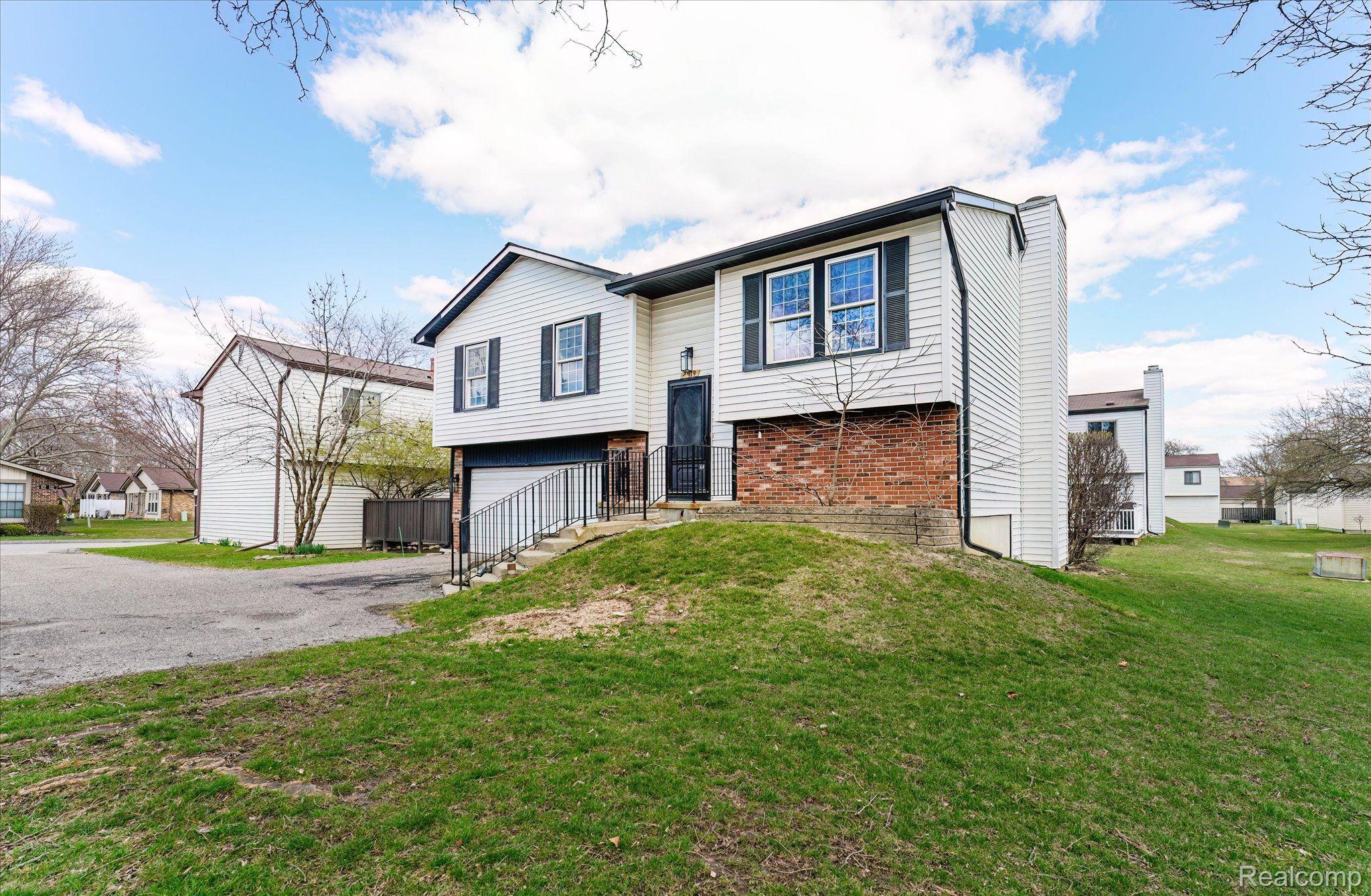 Troy City Oakland, Michigan 48083, United States, 3 Bedrooms Bedrooms, ,2 BathroomsBathrooms,Residential,Active,112136