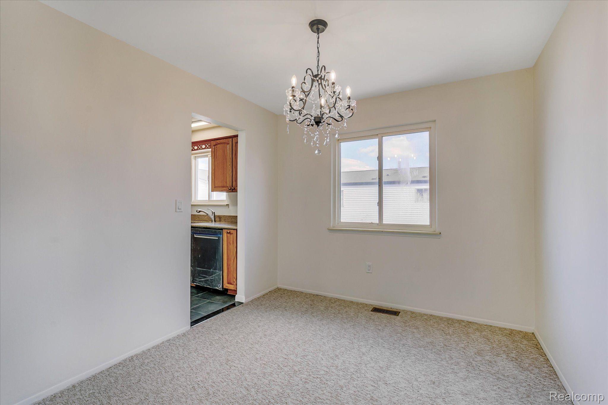 Troy City Oakland, Michigan 48083, United States, 3 Bedrooms Bedrooms, ,2 BathroomsBathrooms,Residential,Active,112136