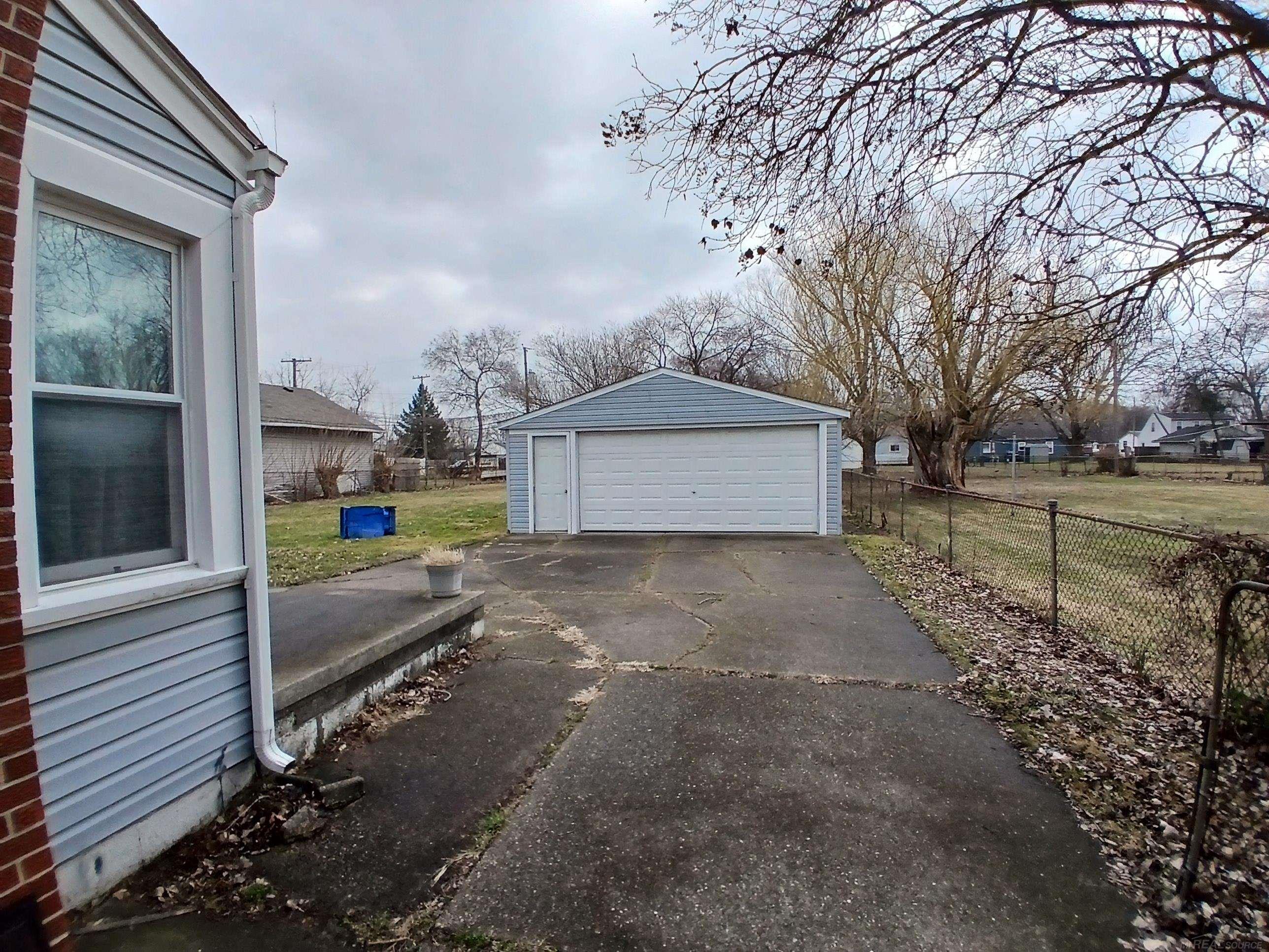 24894 Marigold Avenue