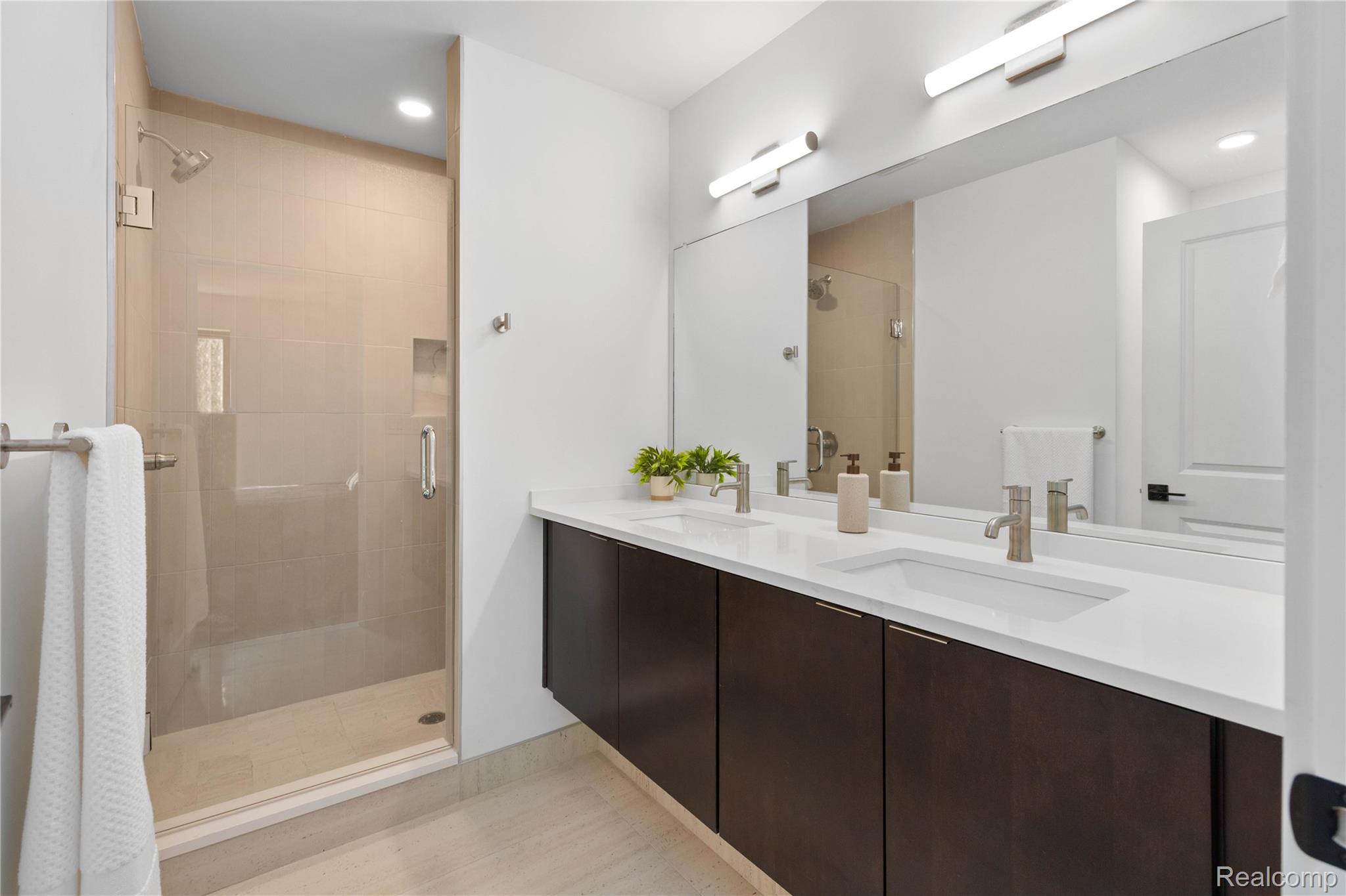 Detroit, Michigan 48208, United States, 2 Bedrooms Bedrooms, ,3 BathroomsBathrooms,Residential,Active,25961