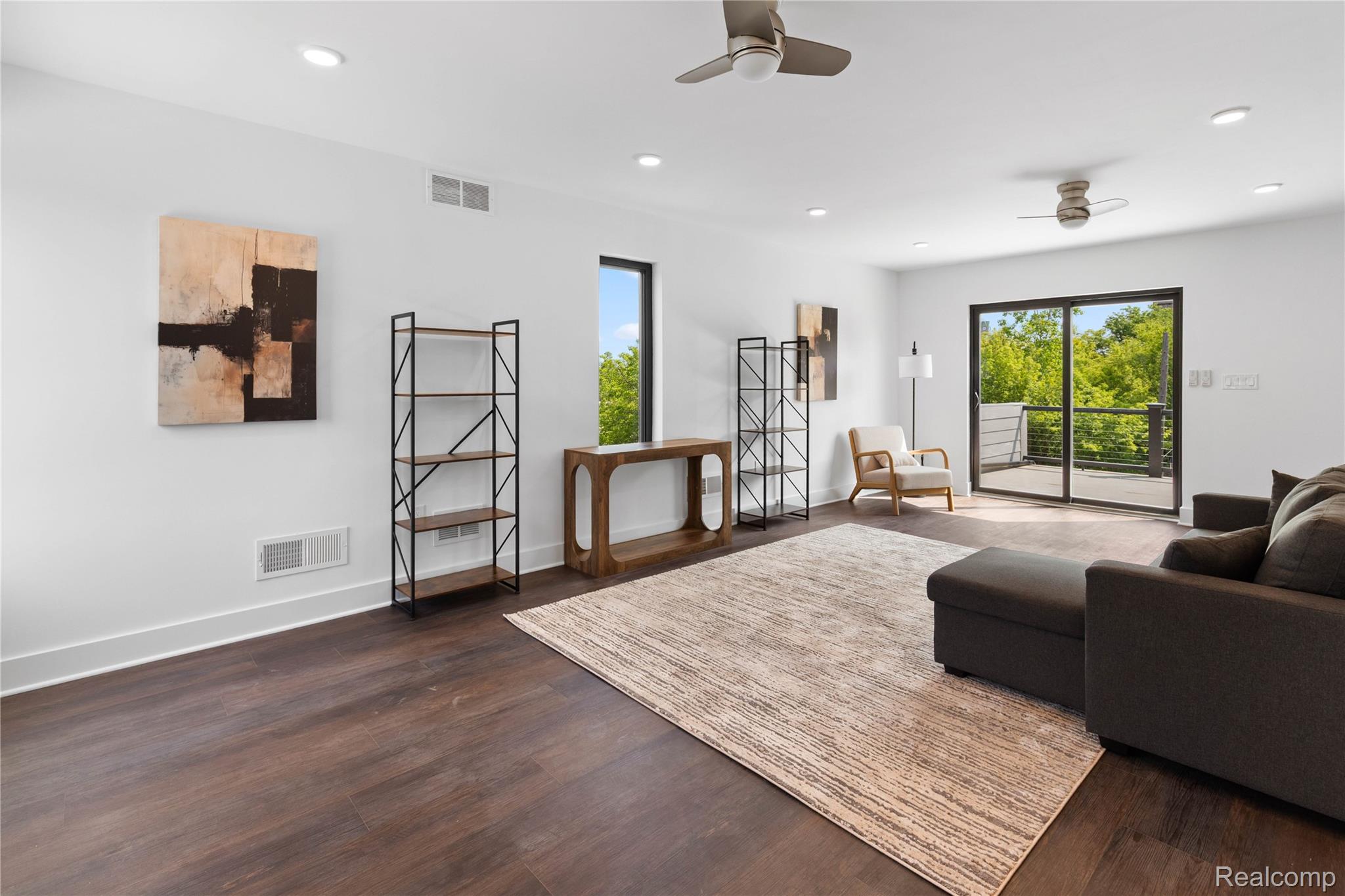 Detroit, Michigan 48208, United States, 2 Bedrooms Bedrooms, ,3 BathroomsBathrooms,Residential,Active,25961