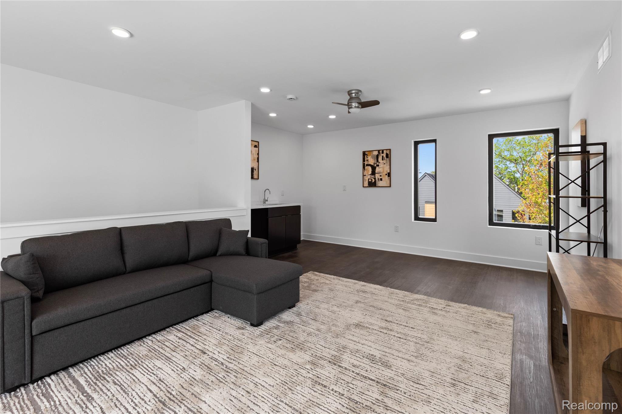 Detroit, Michigan 48208, United States, 2 Bedrooms Bedrooms, ,3 BathroomsBathrooms,Residential,Active,25961