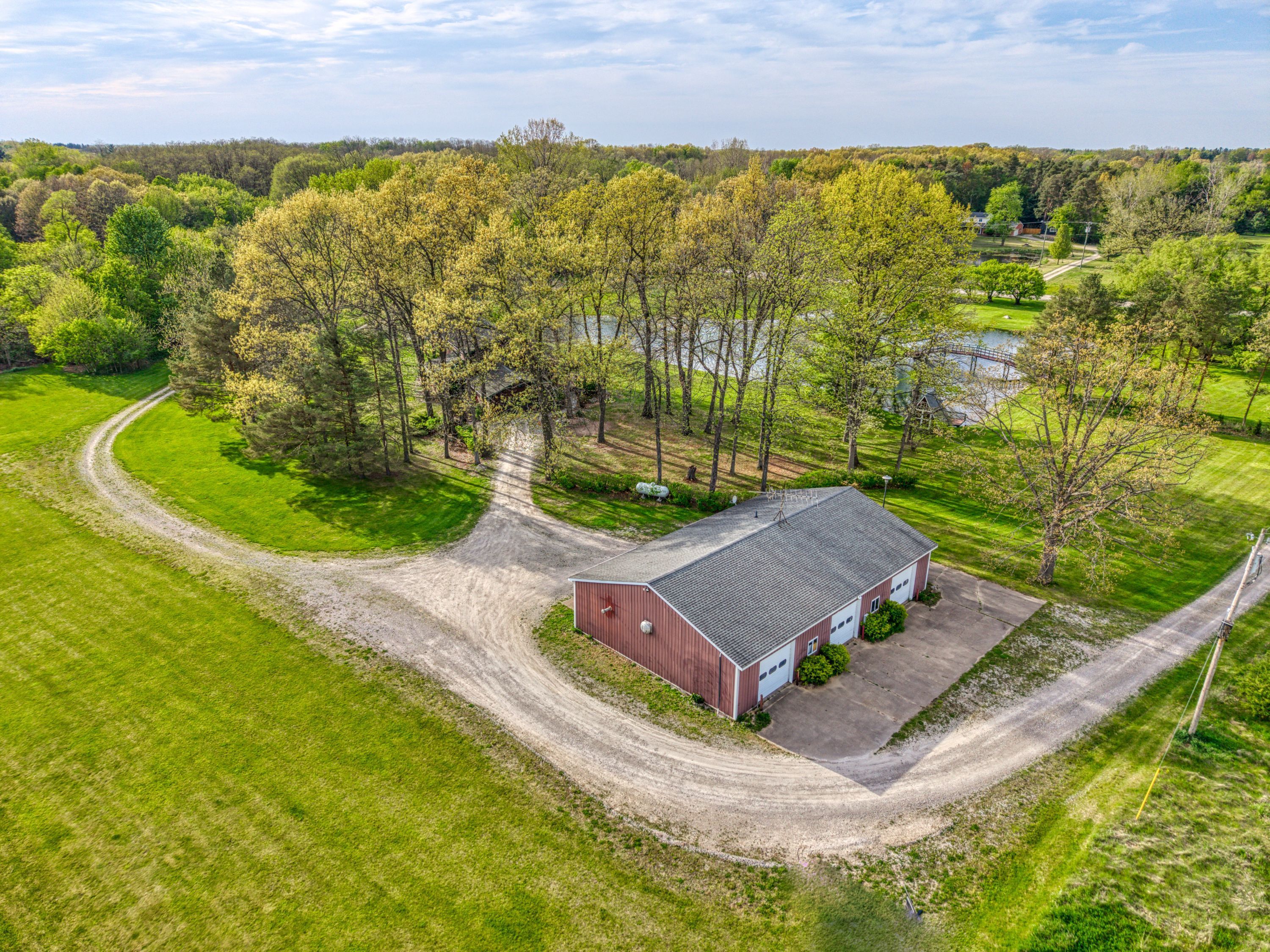 2179 BOWEN Road