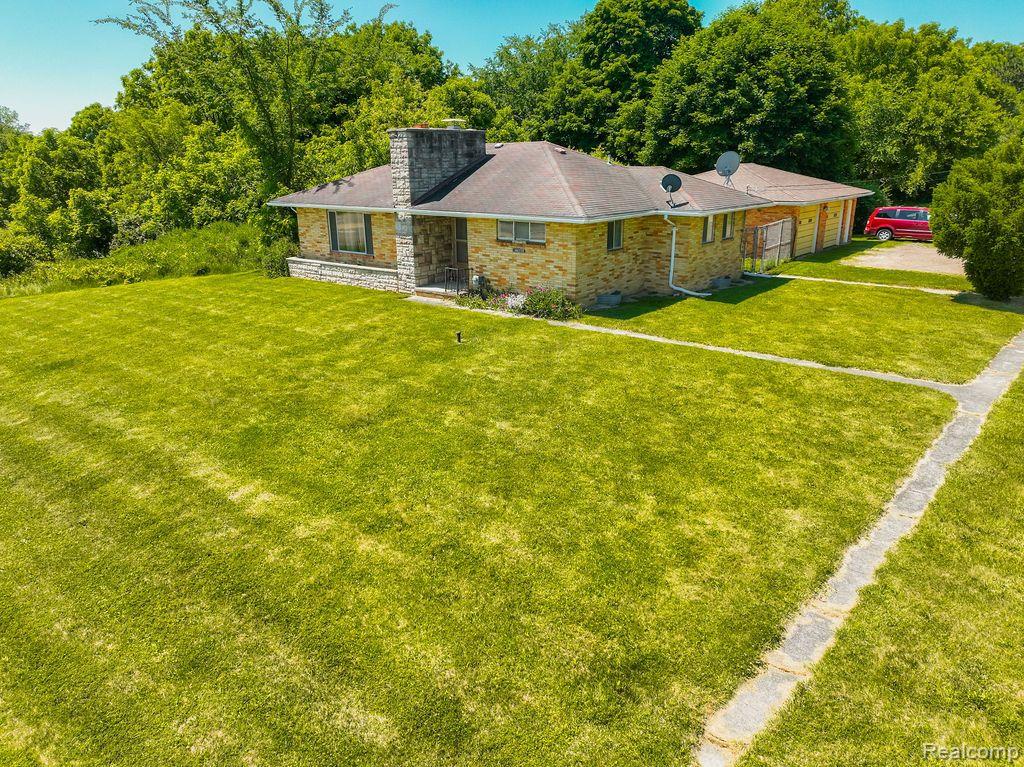 1224 S LAPEER Road