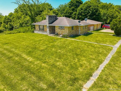 1224 S LAPEER Road Lapeer City MI 48446