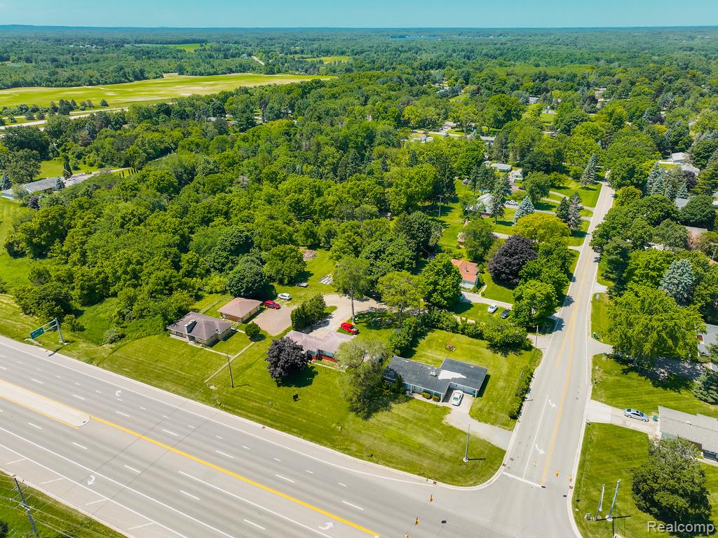 1224 S LAPEER Road