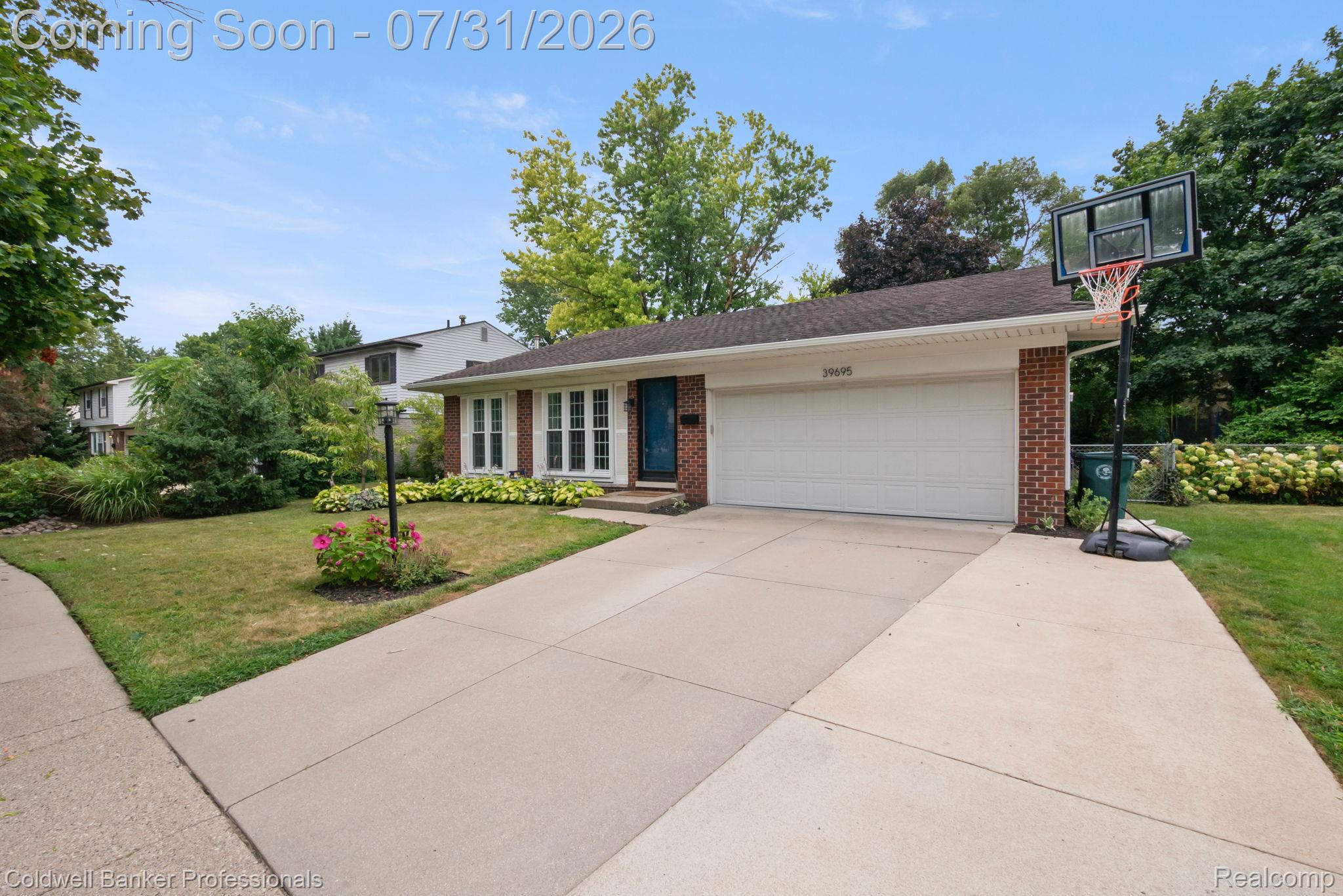 39695 Suzan Court
