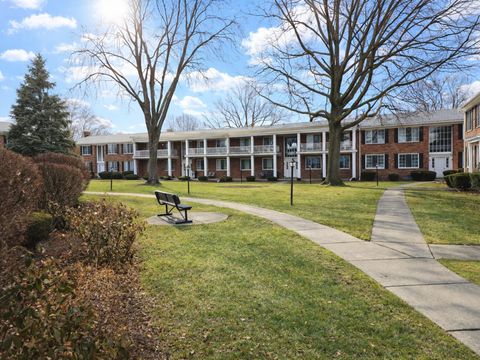 29460 Hoover Road Warren City MI 48093