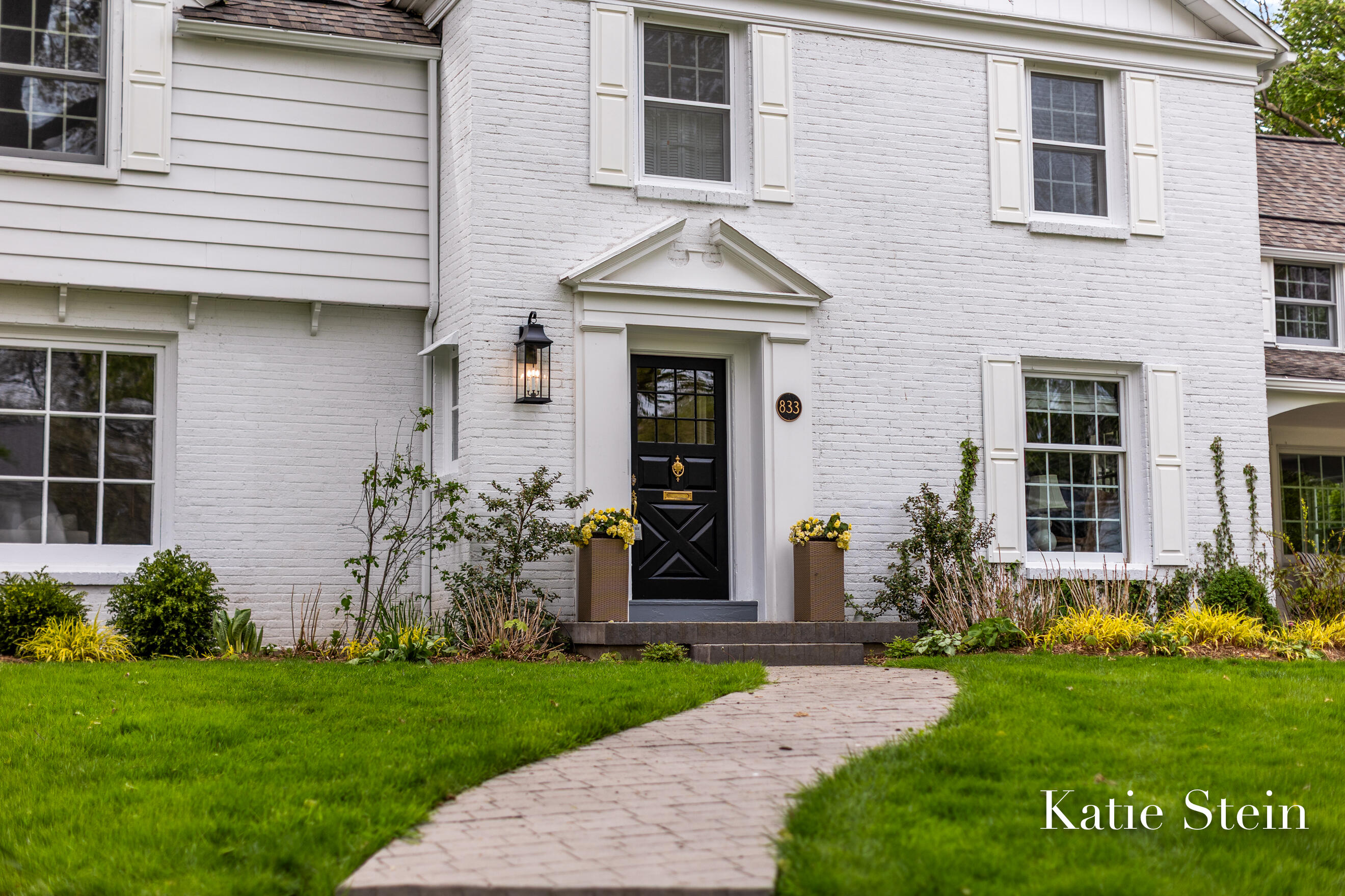 833 Gladstone Drive SE