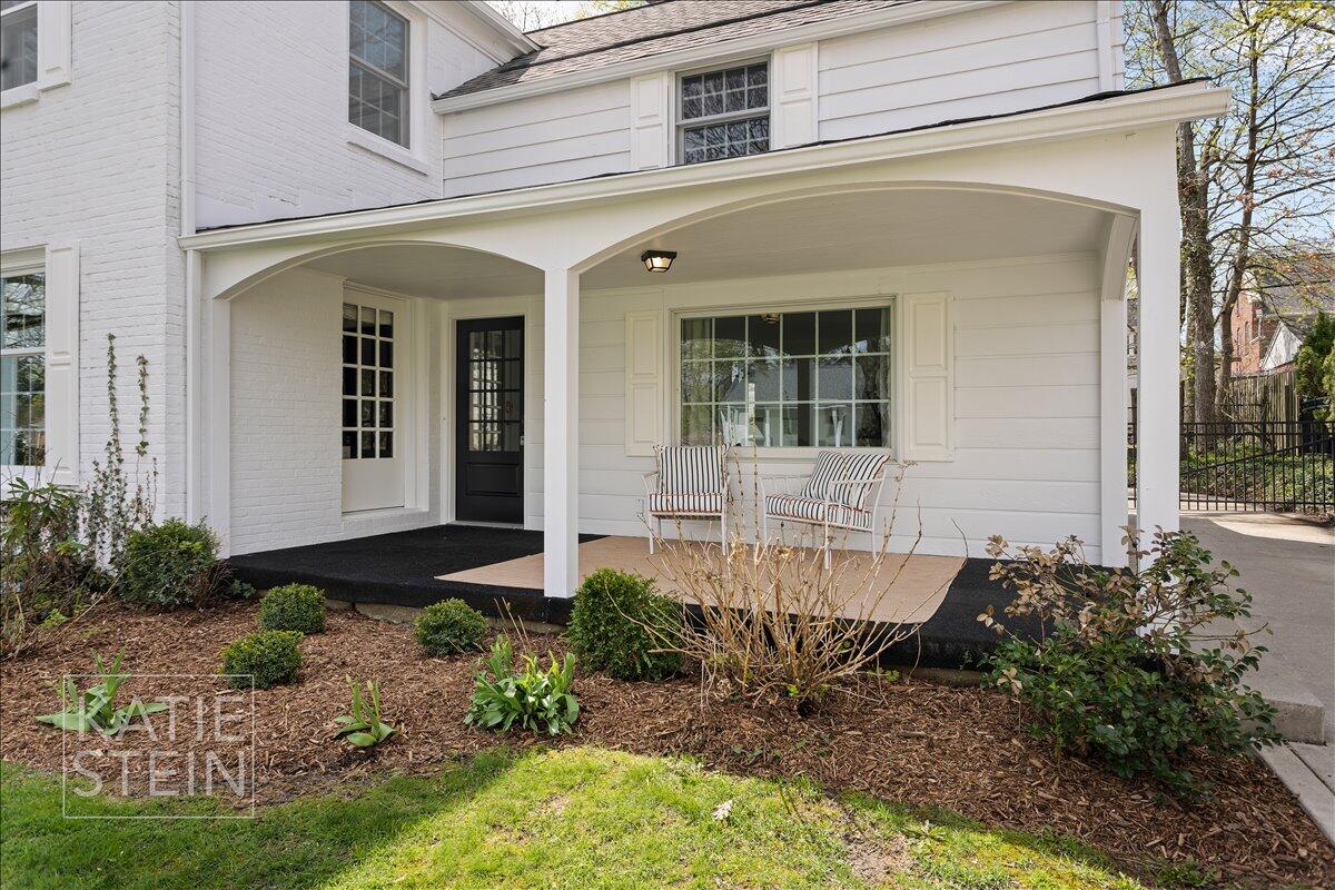 833 Gladstone Drive SE