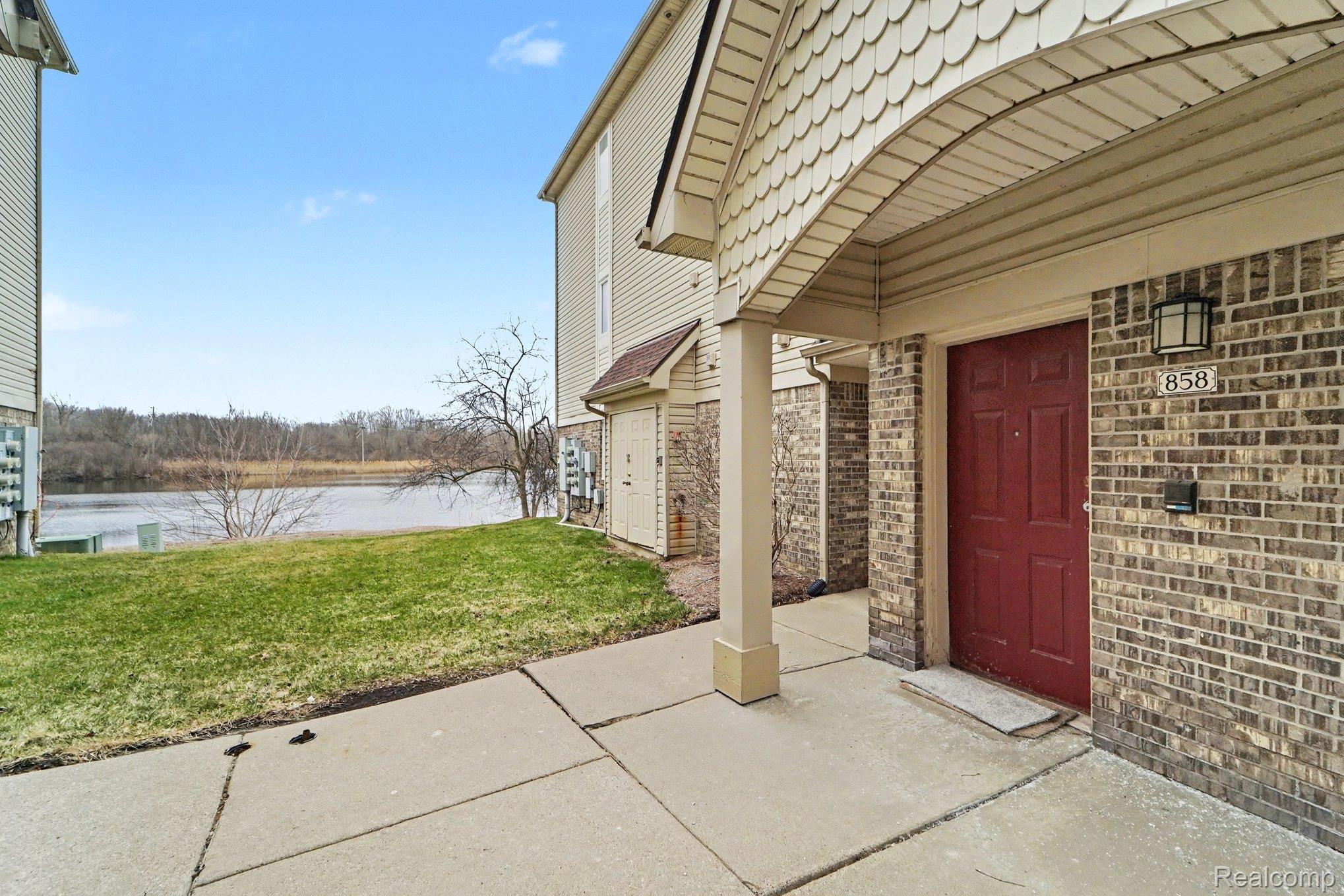858 Amanda Lane