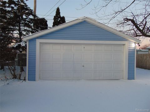 Tiny photo for 613 E Woodruff Avenue, Hazel Park City, MI 48030 (MLS # 20251029683)