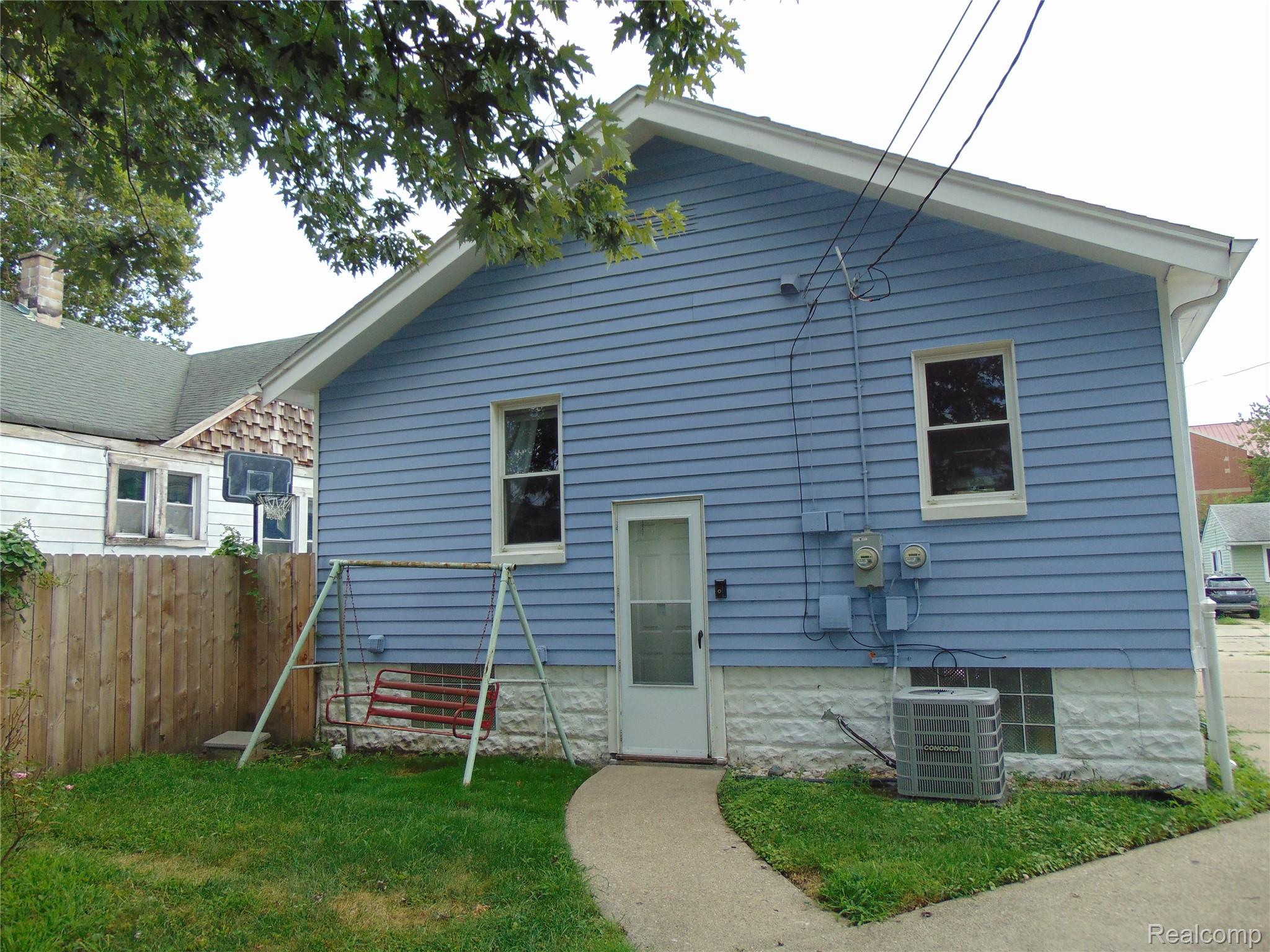 613 E Woodruff Avenue