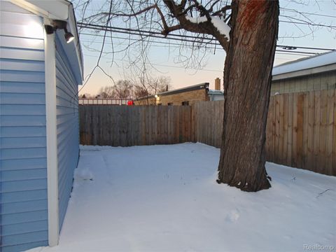 Tiny photo for 613 E Woodruff Avenue, Hazel Park City, MI 48030 (MLS # 20251029683)