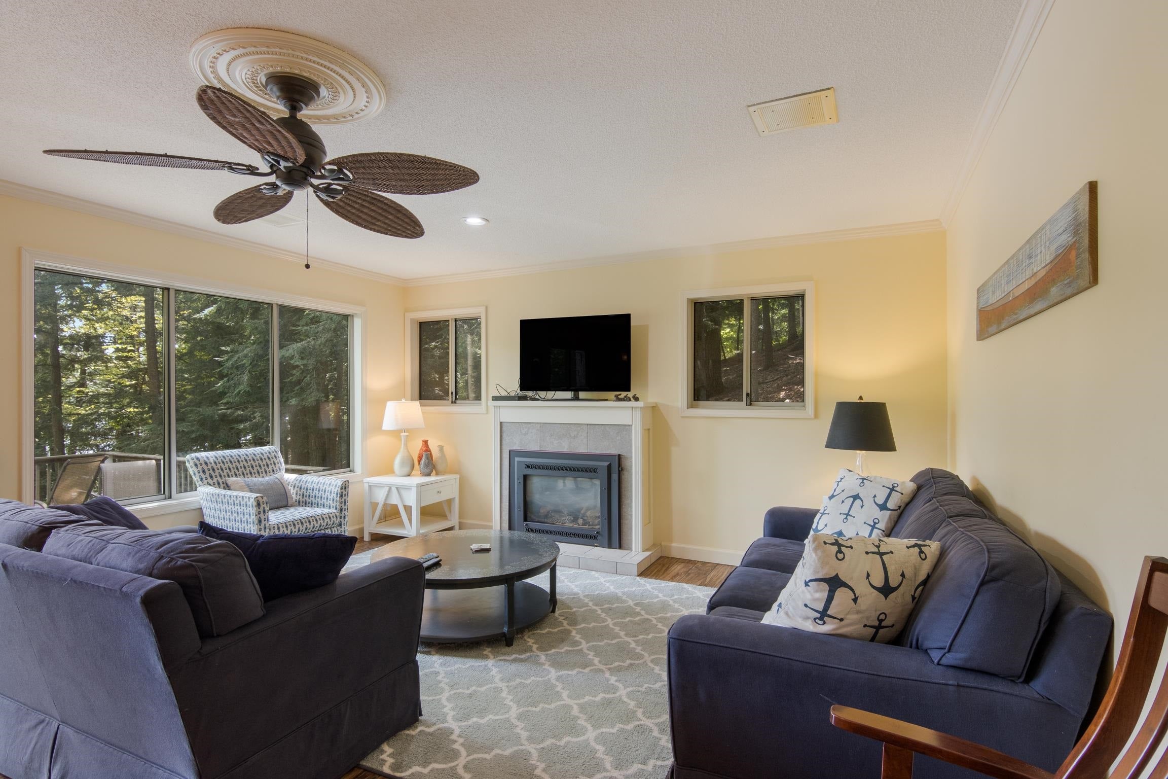 687 Arbutus Trail