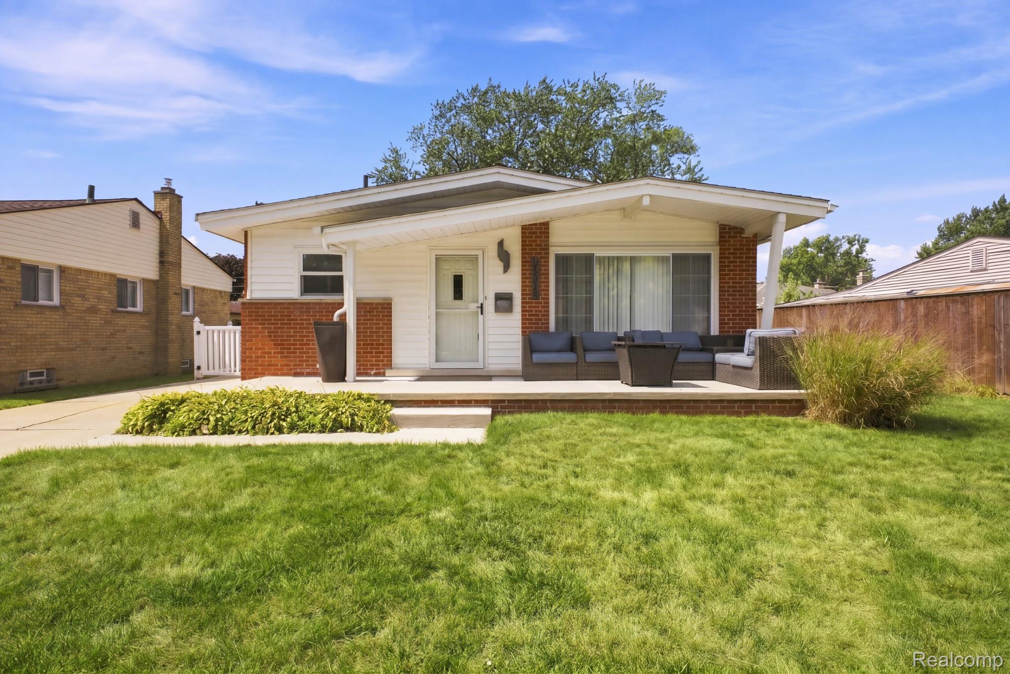 1333 N Selfridge Boulevard