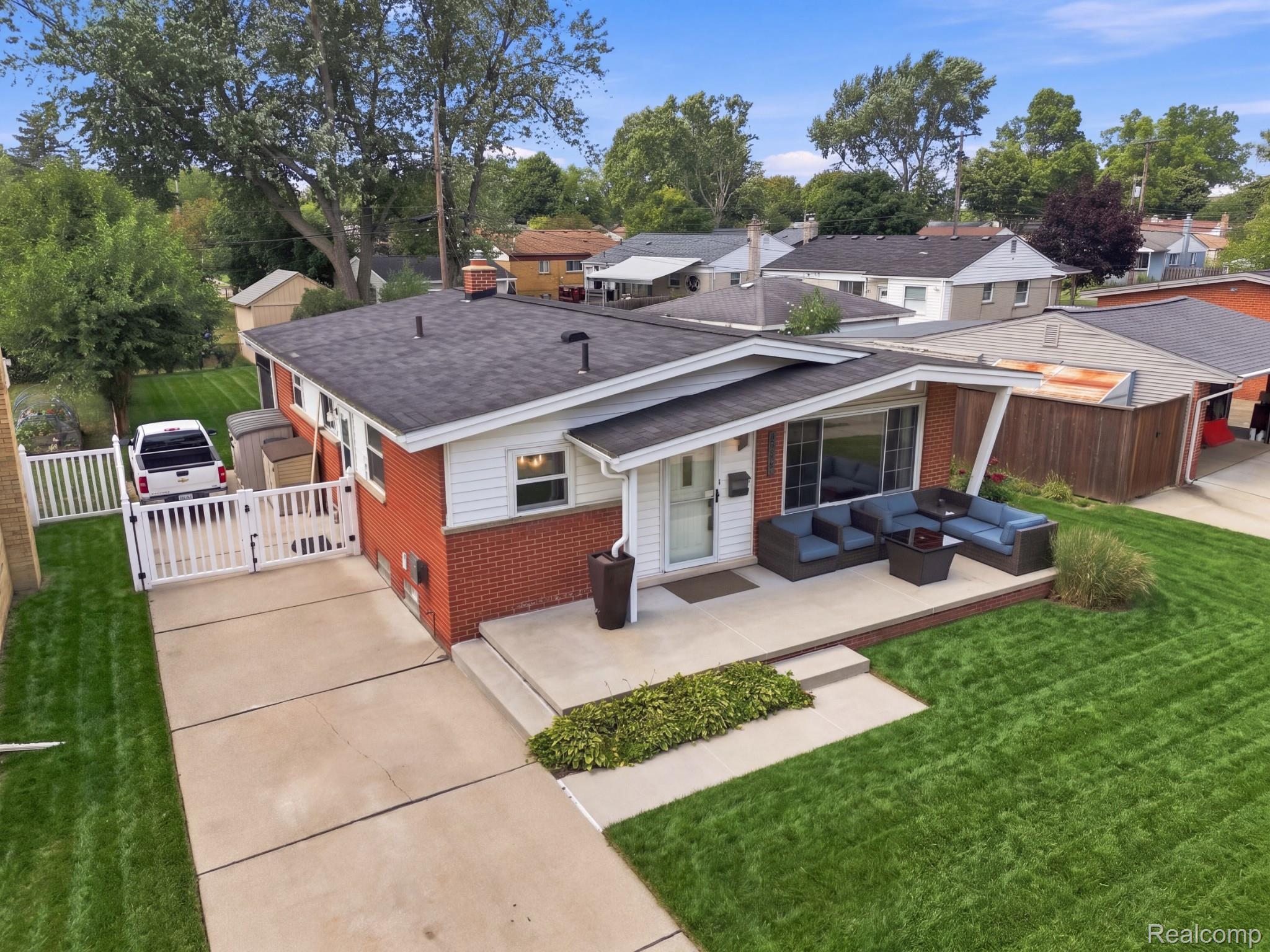 1333 N Selfridge Boulevard