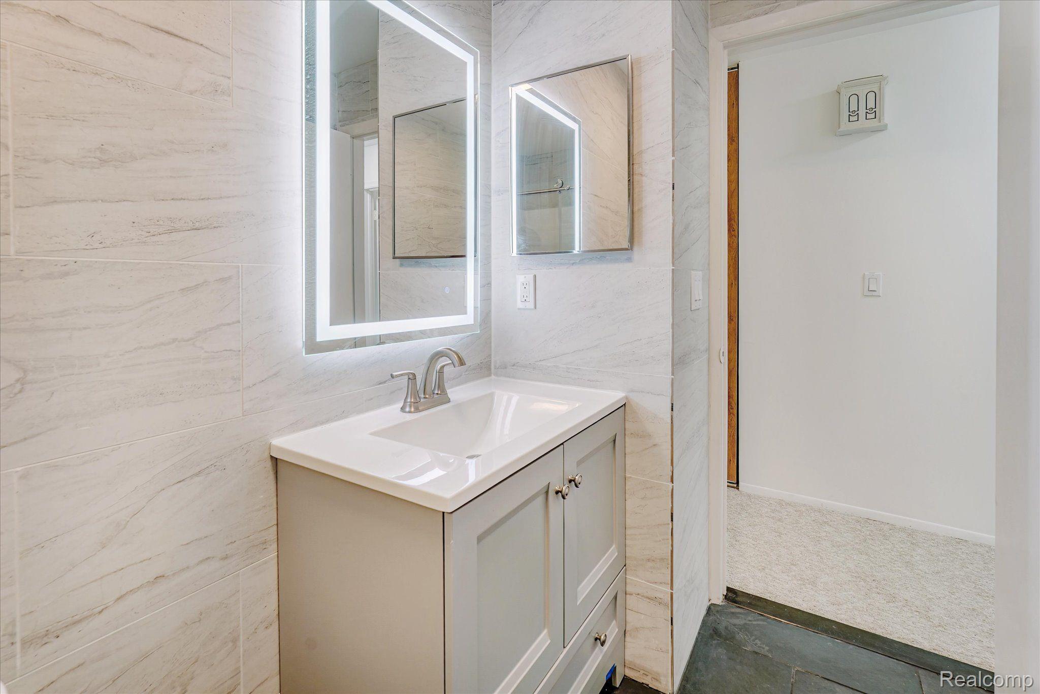 Troy City, Michigan 48083, United States, 3 Bedrooms Bedrooms, ,2 BathroomsBathrooms,Residential,Active,226953