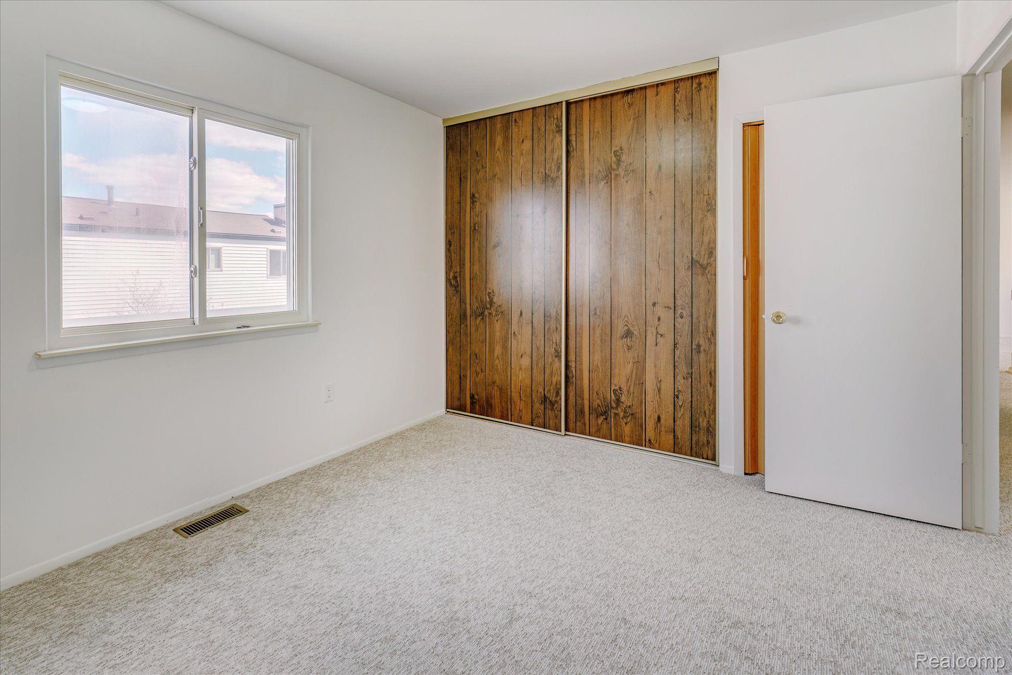 Troy City, Michigan 48083, United States, 3 Bedrooms Bedrooms, ,2 BathroomsBathrooms,Residential,Active,226953