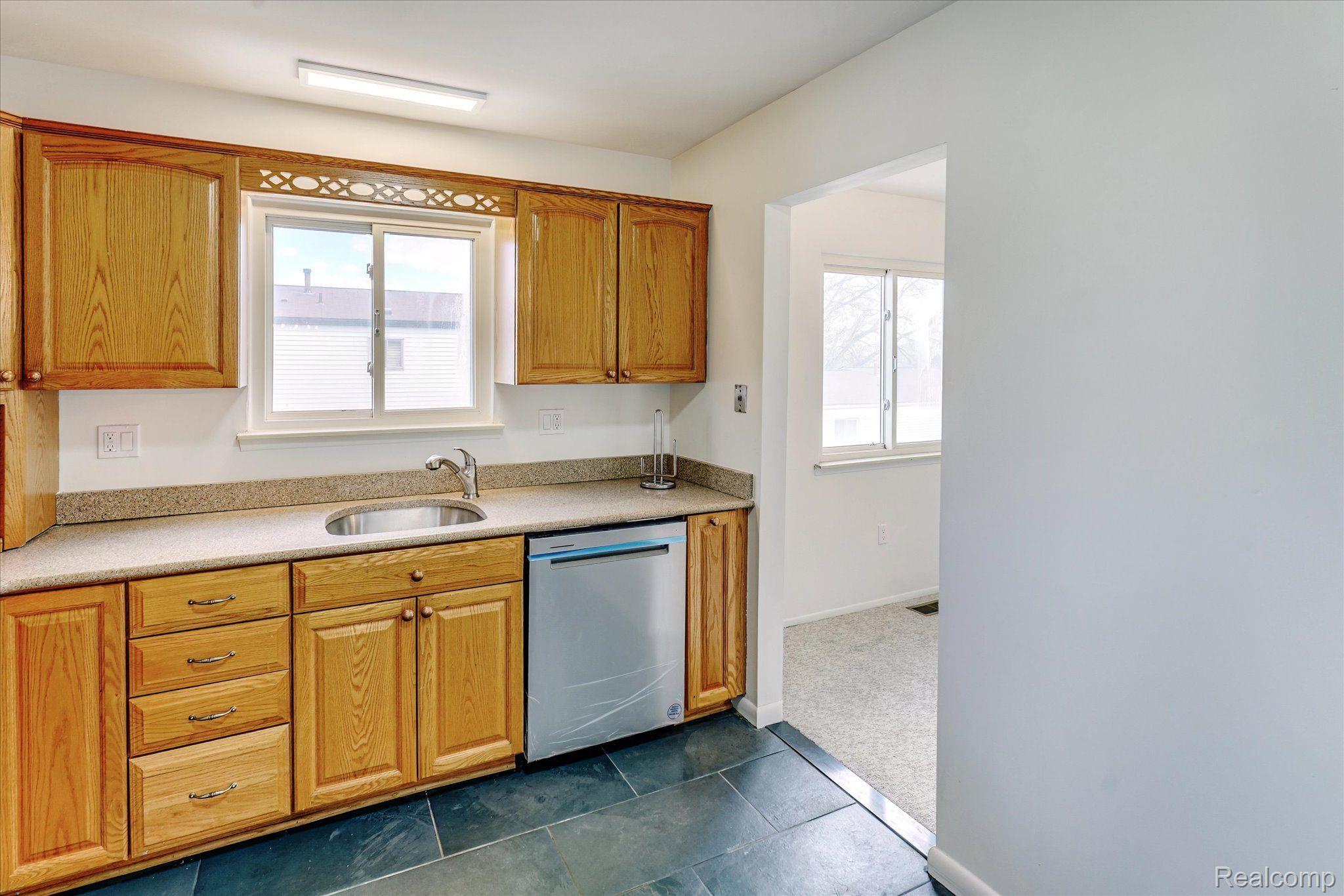 Troy City, Michigan 48083, United States, 3 Bedrooms Bedrooms, ,2 BathroomsBathrooms,Residential,Active,226953