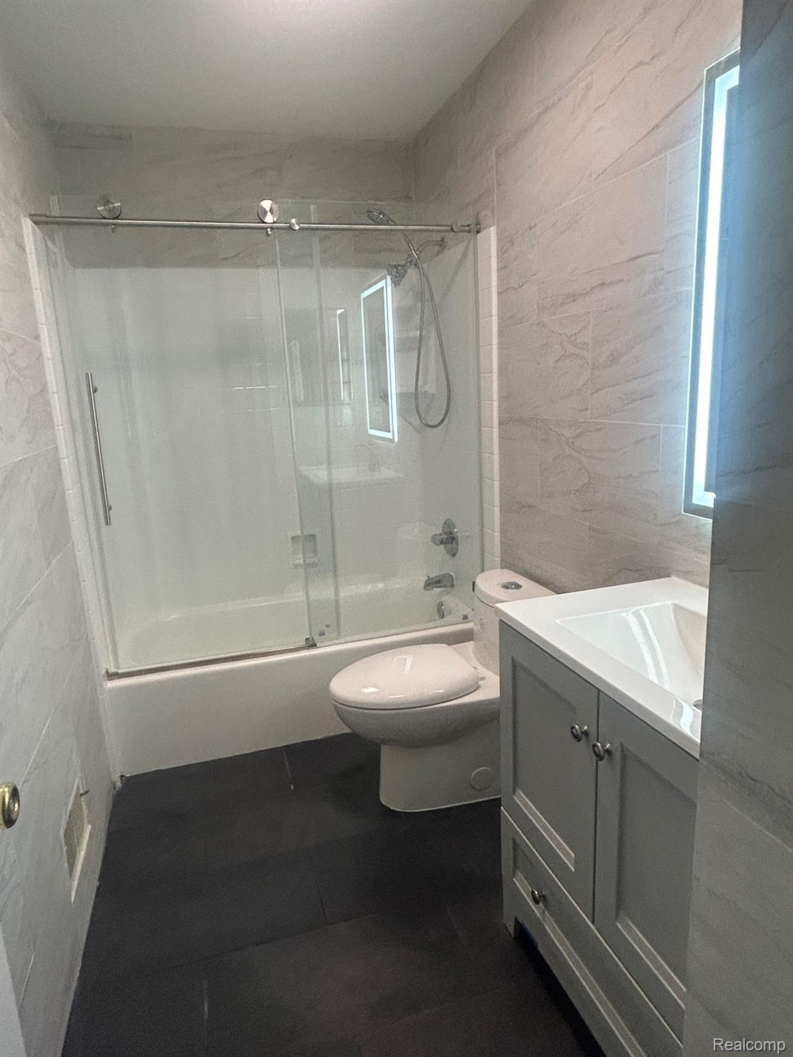 Troy City, Michigan 48083, United States, 3 Bedrooms Bedrooms, ,2 BathroomsBathrooms,Residential,Active,226953