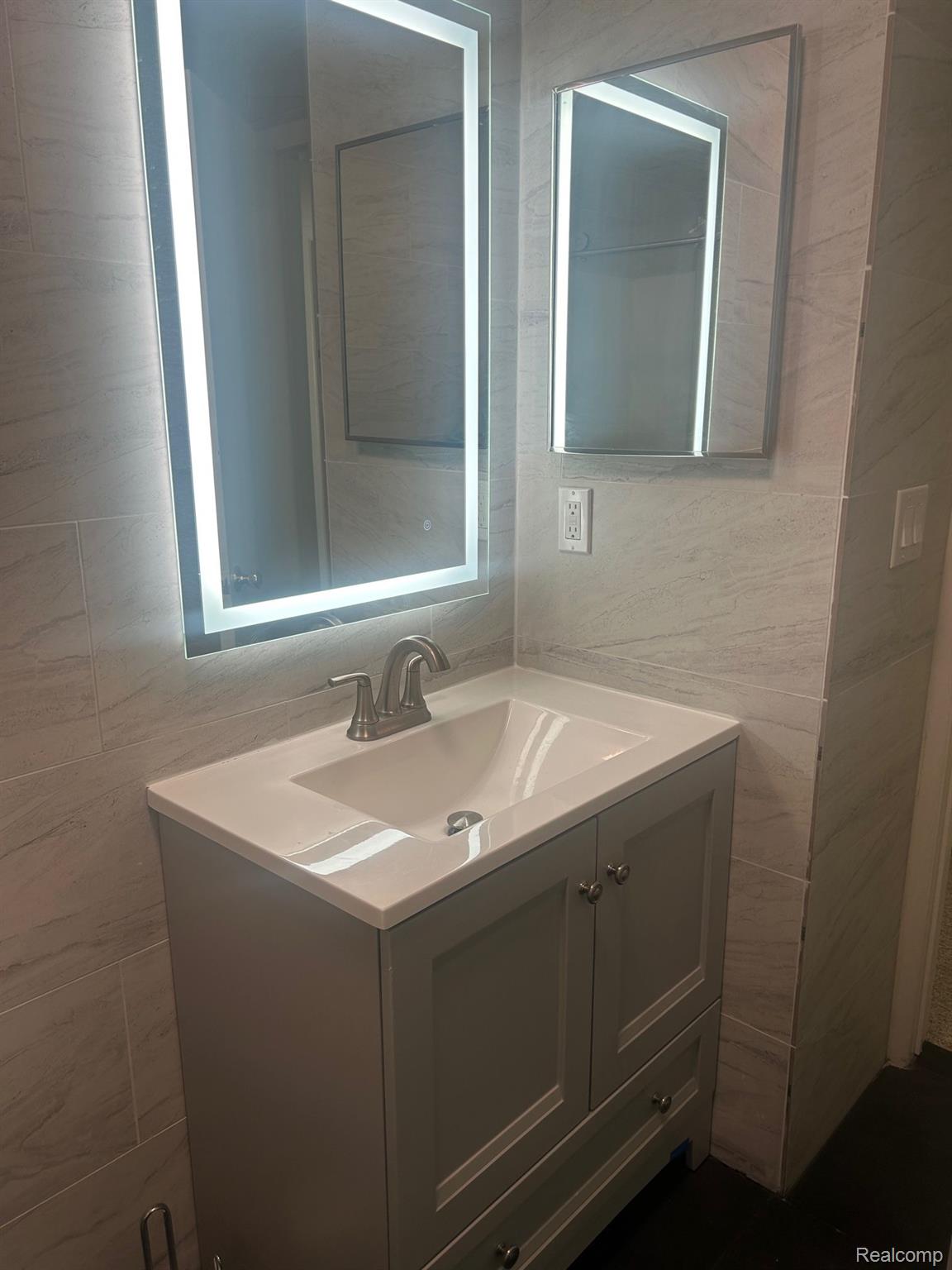 Troy City, Michigan 48083, United States, 3 Bedrooms Bedrooms, ,2 BathroomsBathrooms,Residential,Active,226953