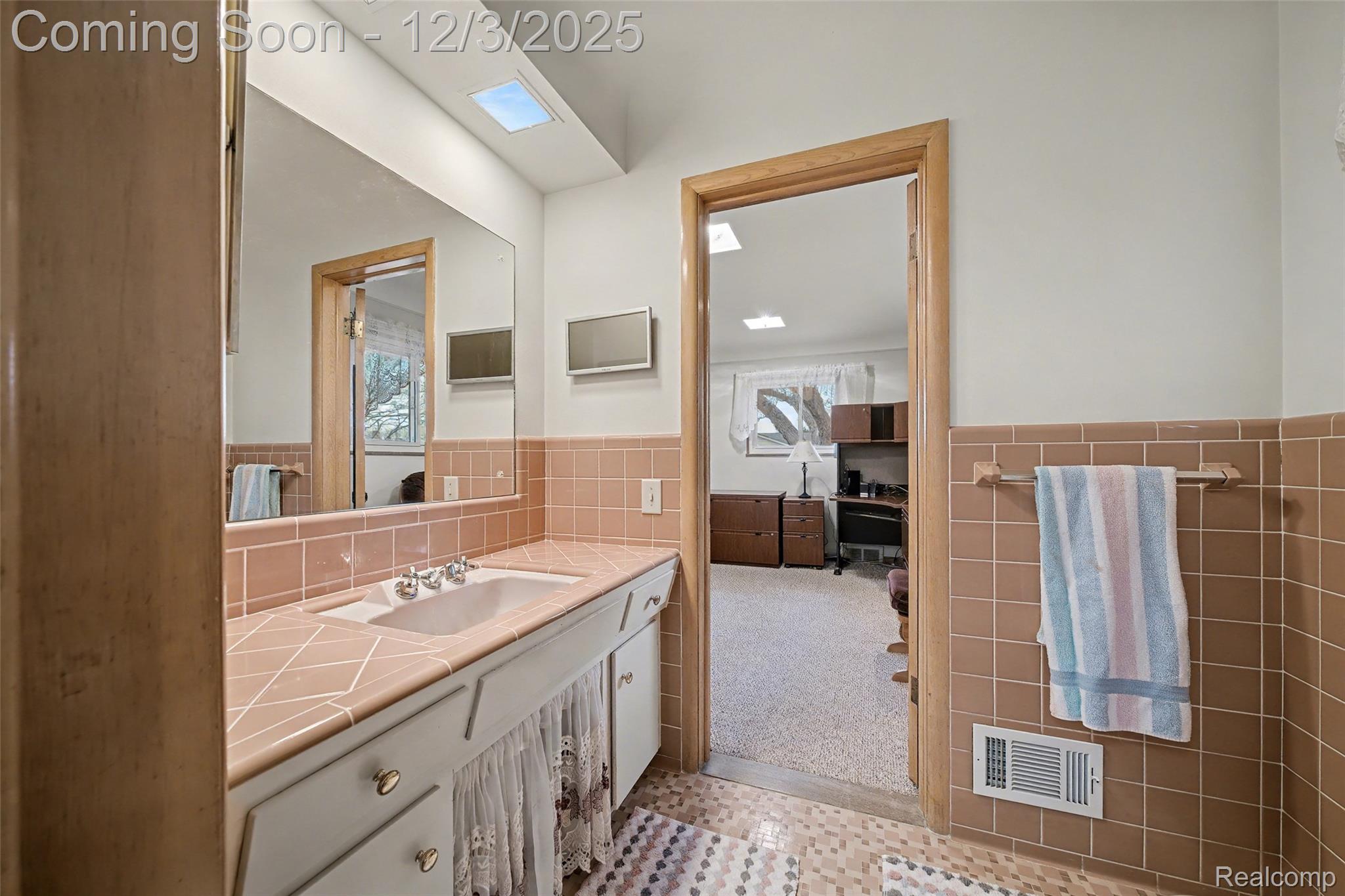 Roseville, Michigan 48066, United States, 3 Bedrooms Bedrooms, ,3 BathroomsBathrooms,Residential,Coming Soon,249498