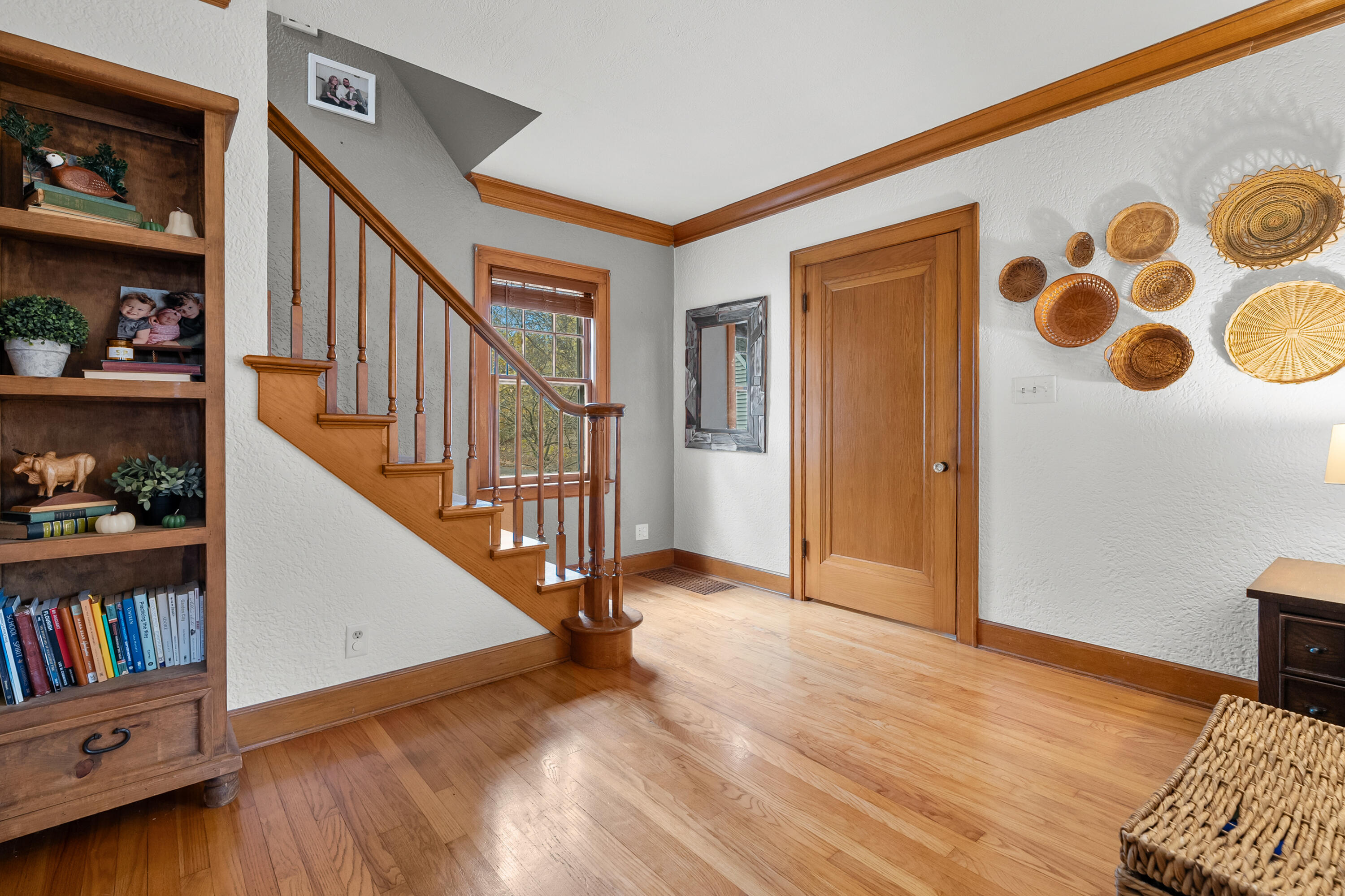 2731 Bronson Boulevard