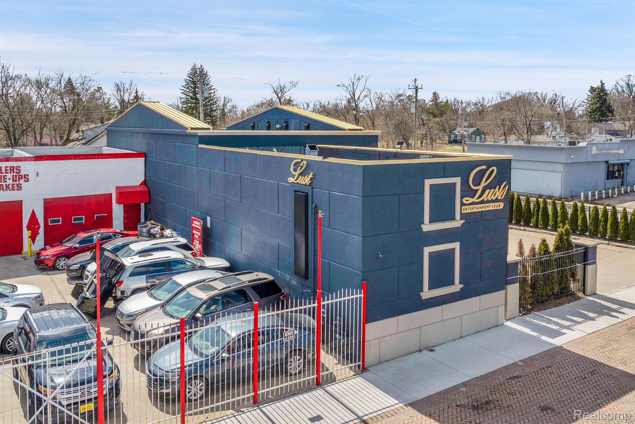 141 W 8 MILE Road