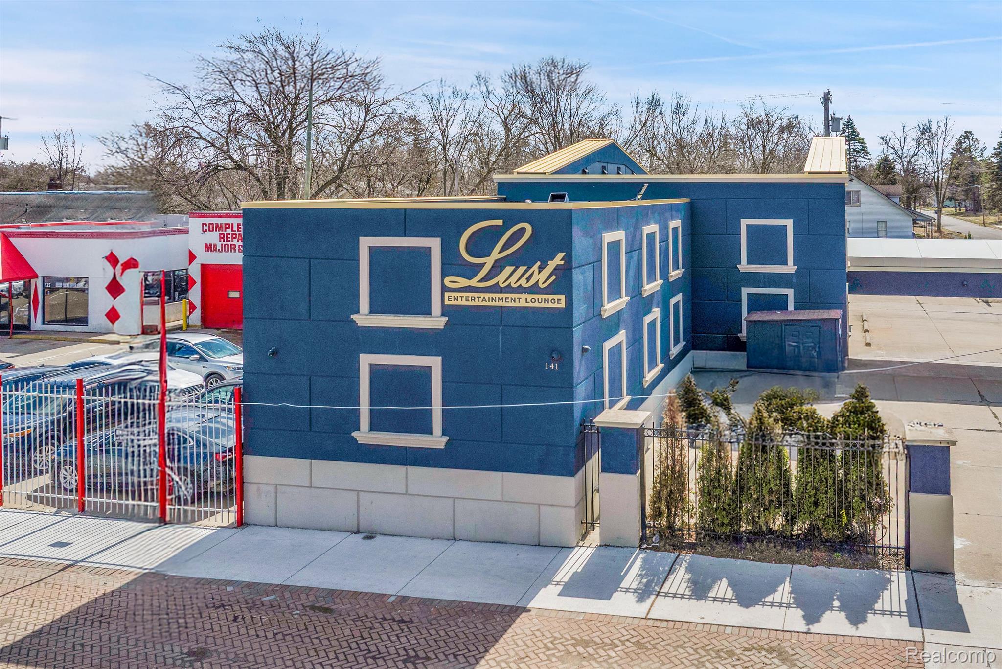 141 W 8 MILE Road