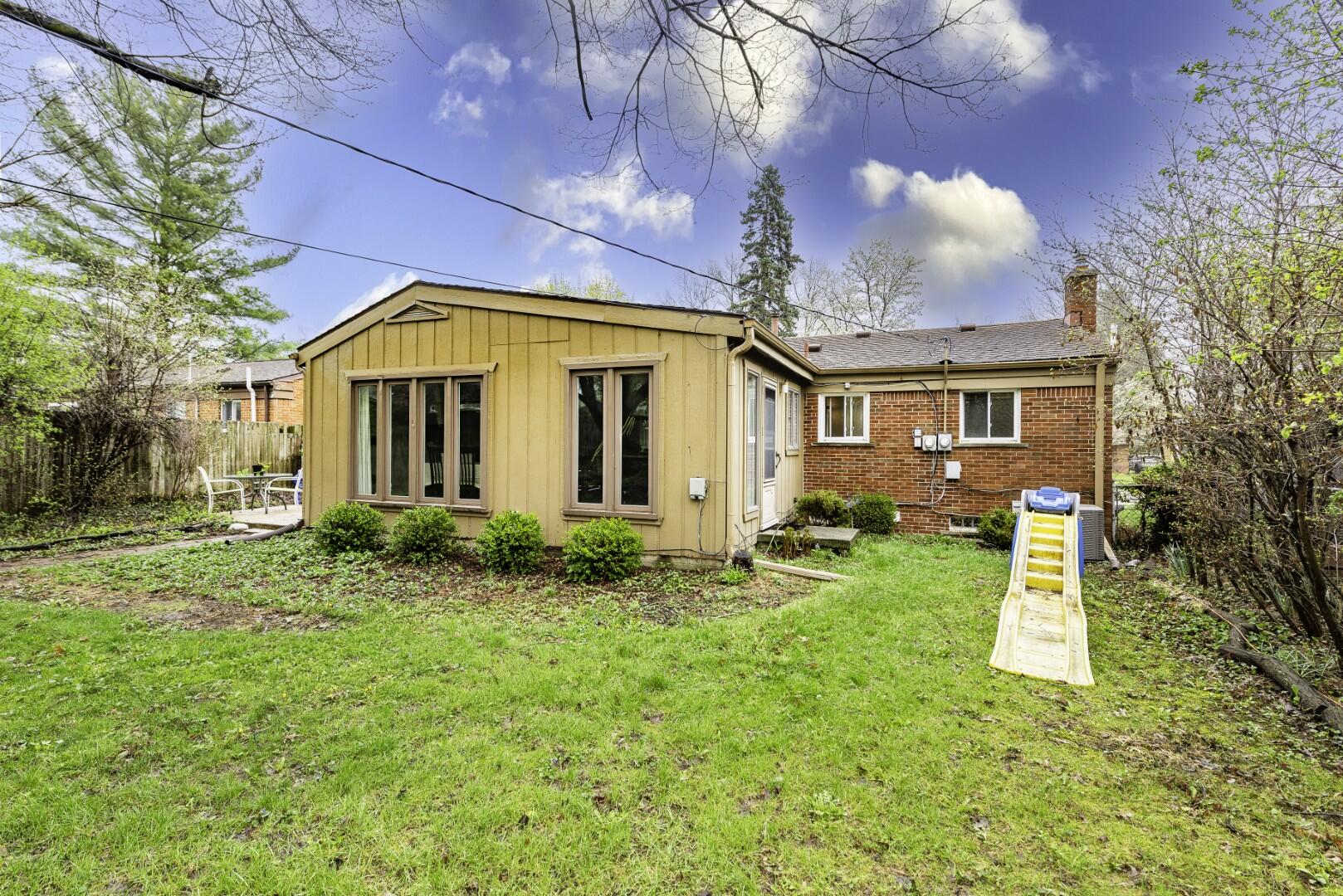 827 N Mansfield Street