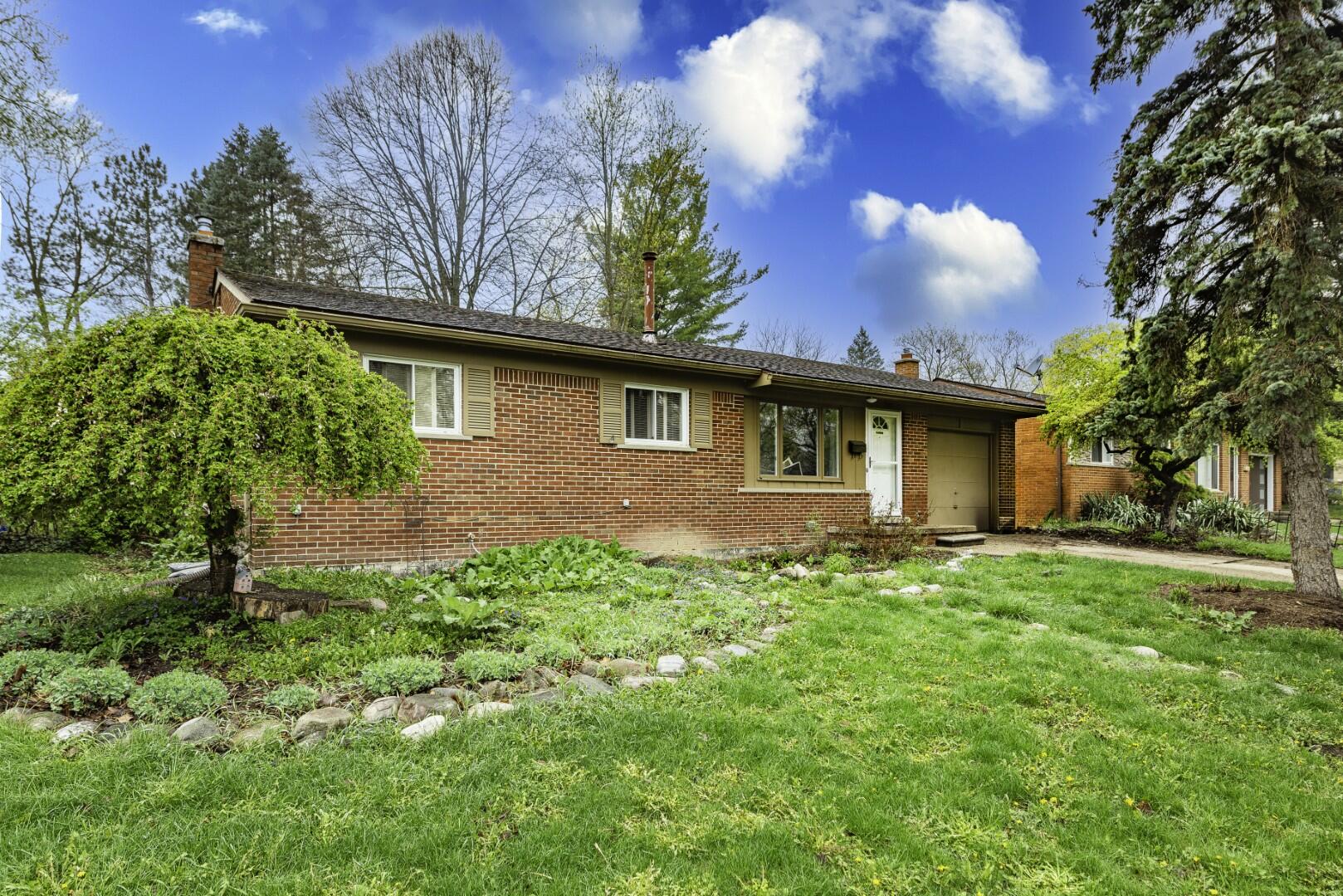 827 N Mansfield Street