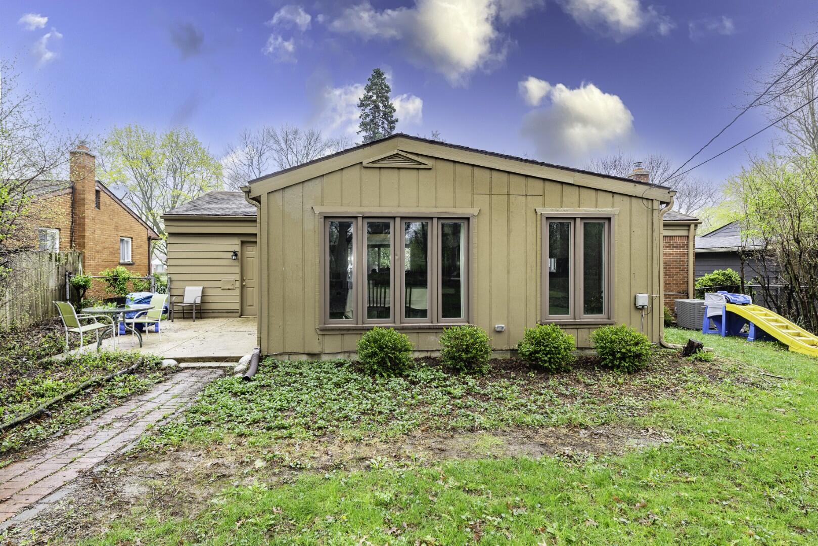 827 N Mansfield Street