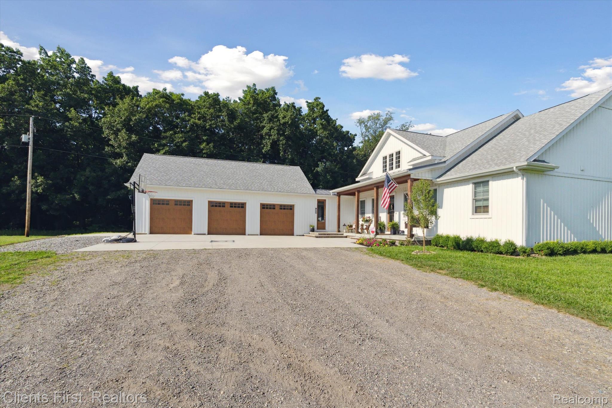 6122 Hartland Road