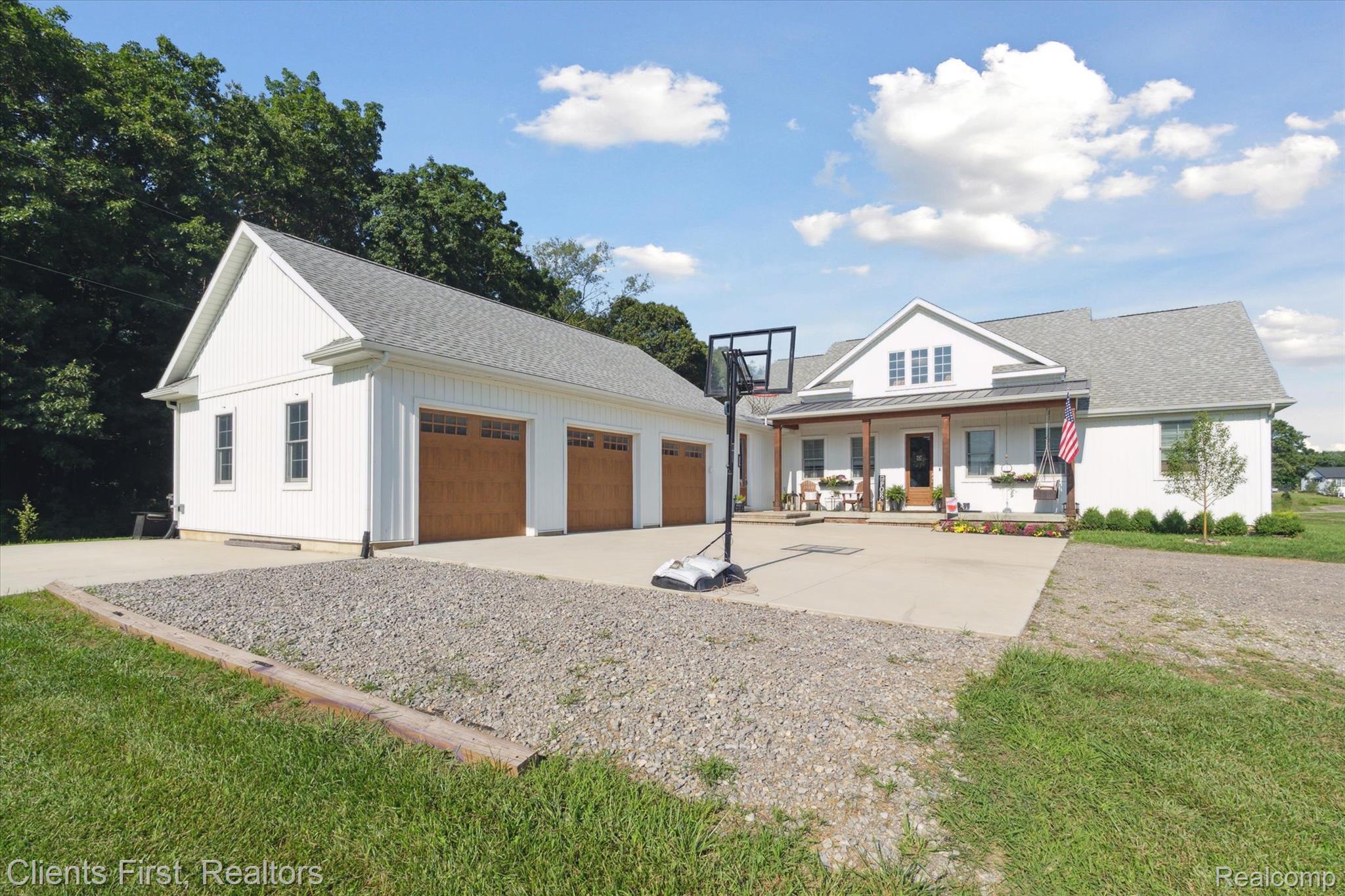 6122 Hartland Road