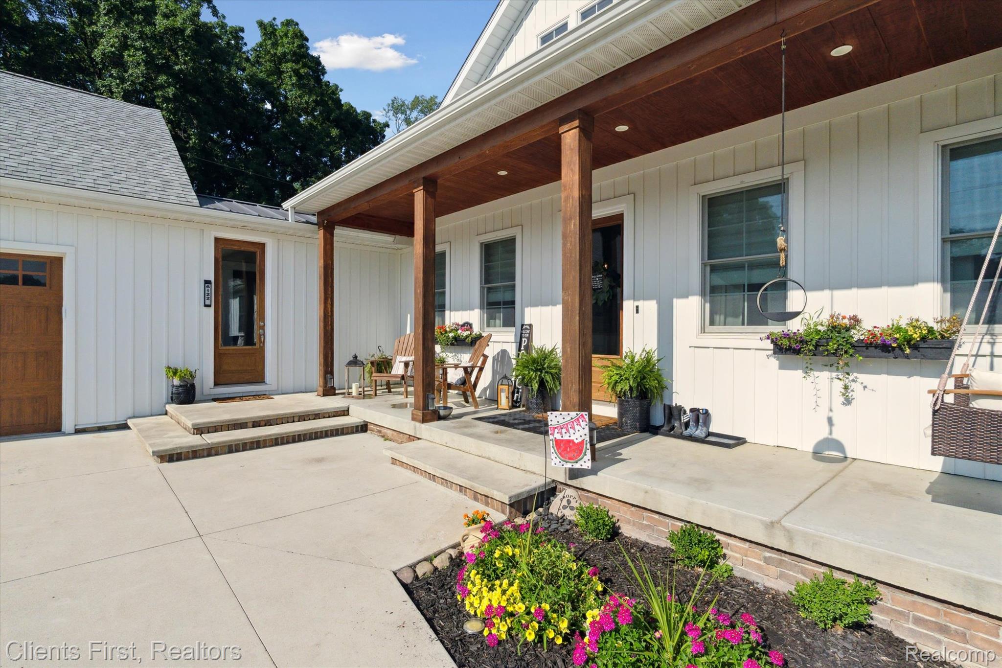 6122 Hartland Road