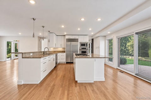 Tiny photo for 2564 Charel Court, West Bloomfield Charter Township, MI 48324 (MLS # 20261084648)