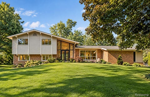 Tiny photo for 2564 Charel Court, West Bloomfield Charter Township, MI 48324 (MLS # 20261084648)