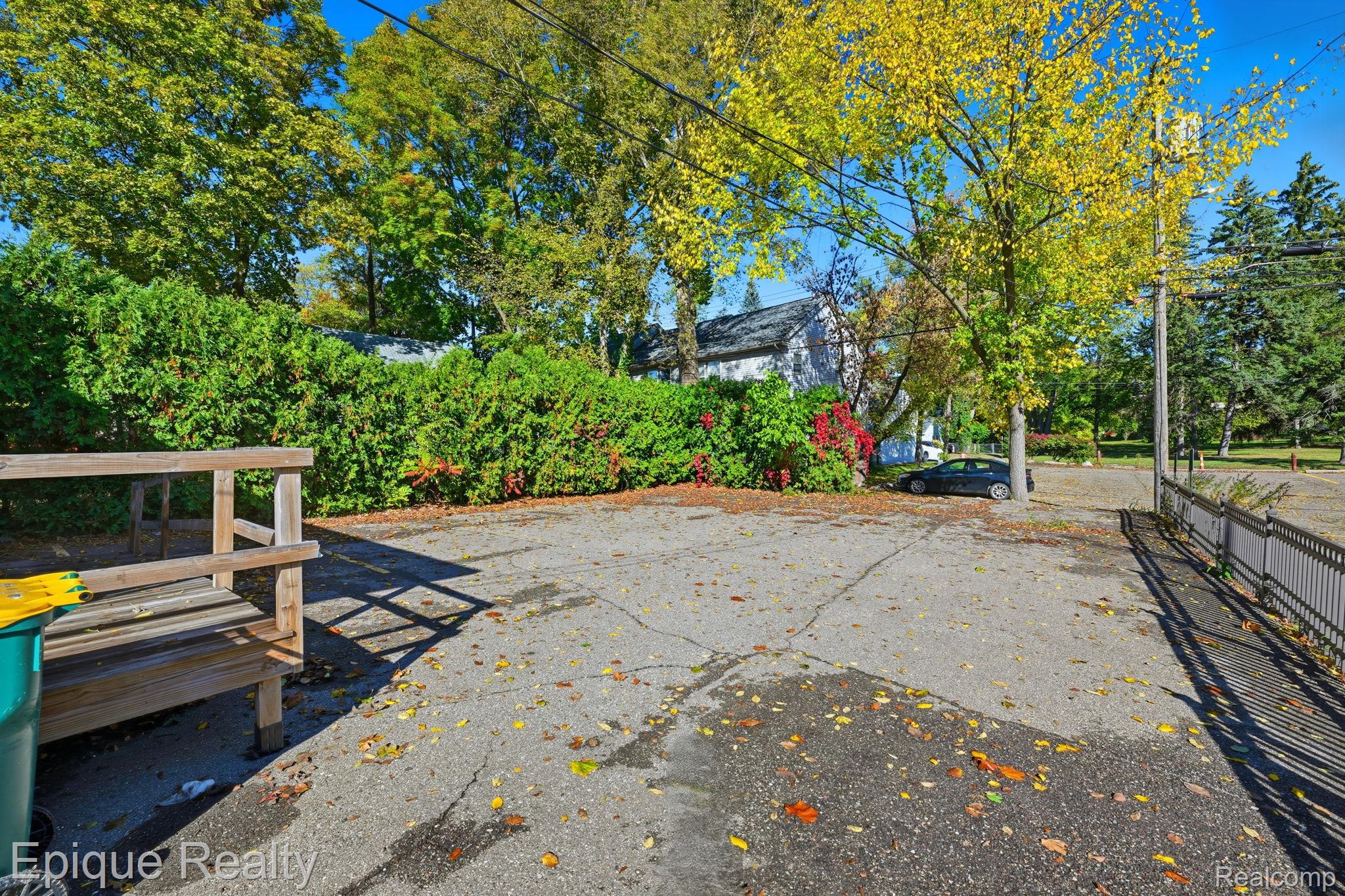 33432 Oakland Street