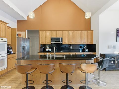 Tiny photo for 53792 Dominique Court, Shelby Charter Township, MI 48315 (MLS # 58050196396)