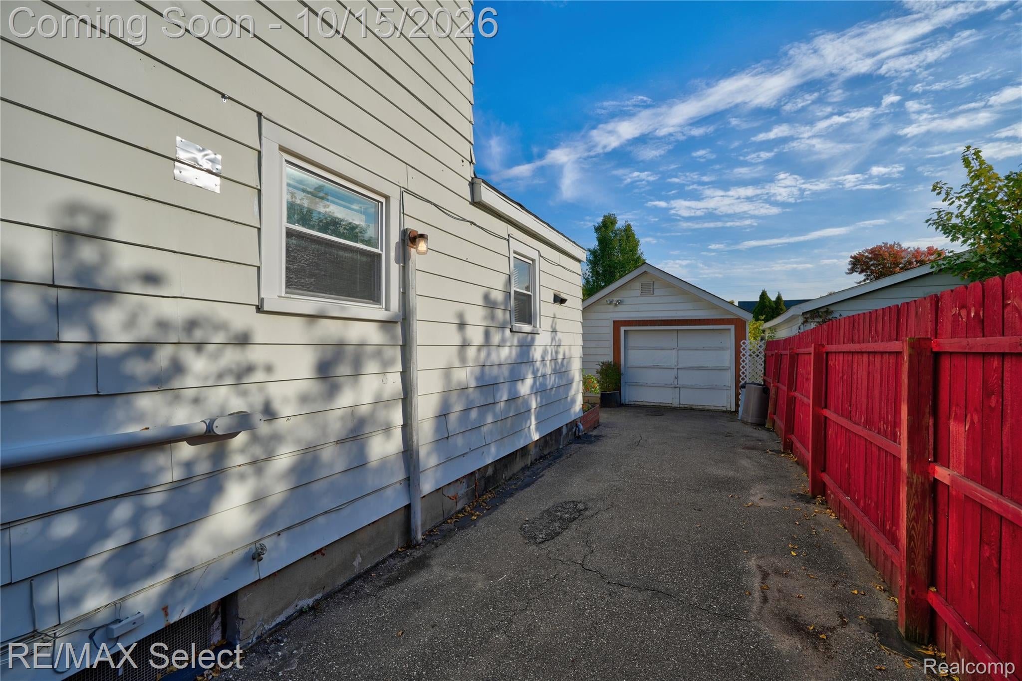 2138 E Schumacher Avenue