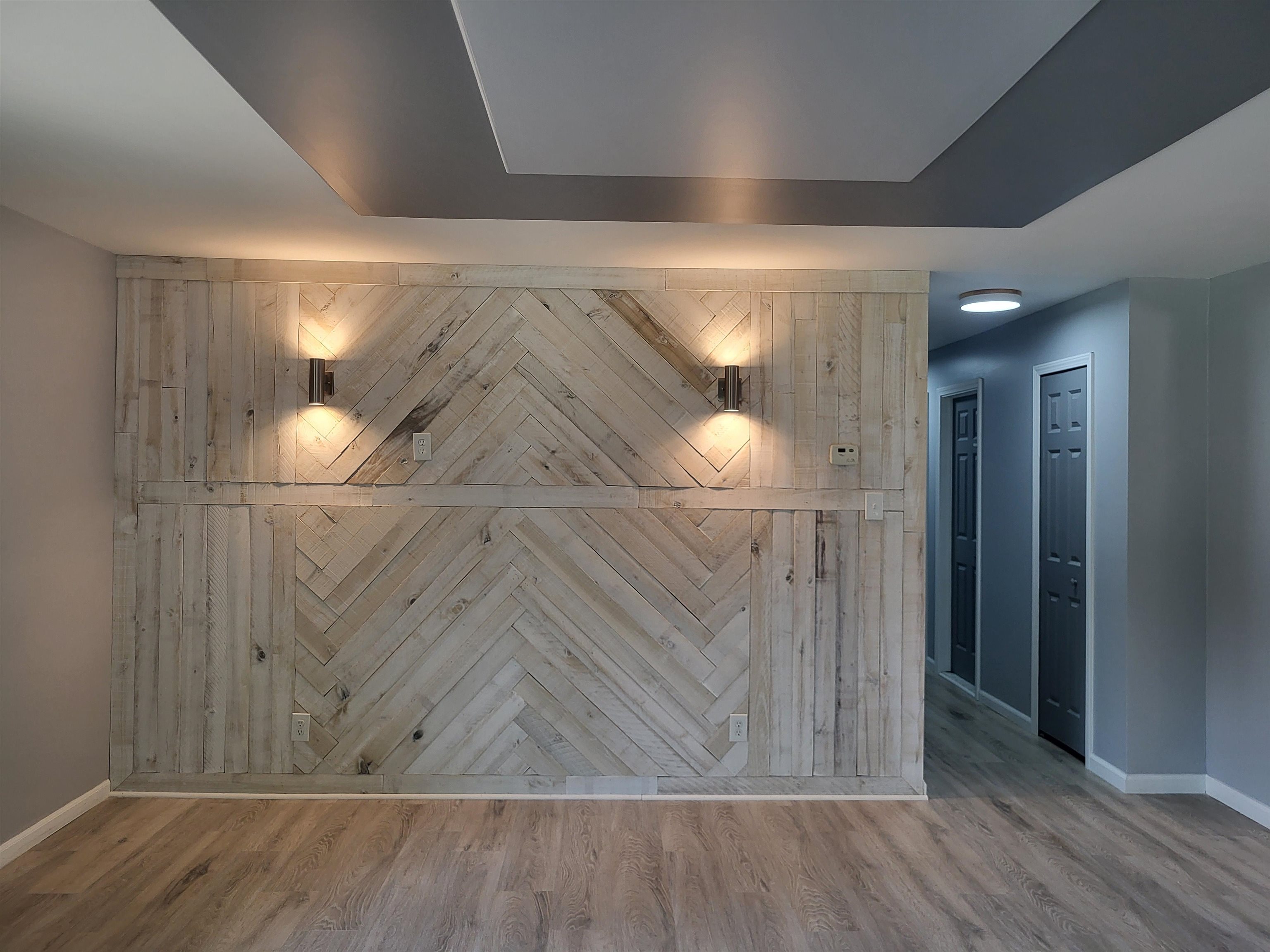 1900 MANORHAVEN Street