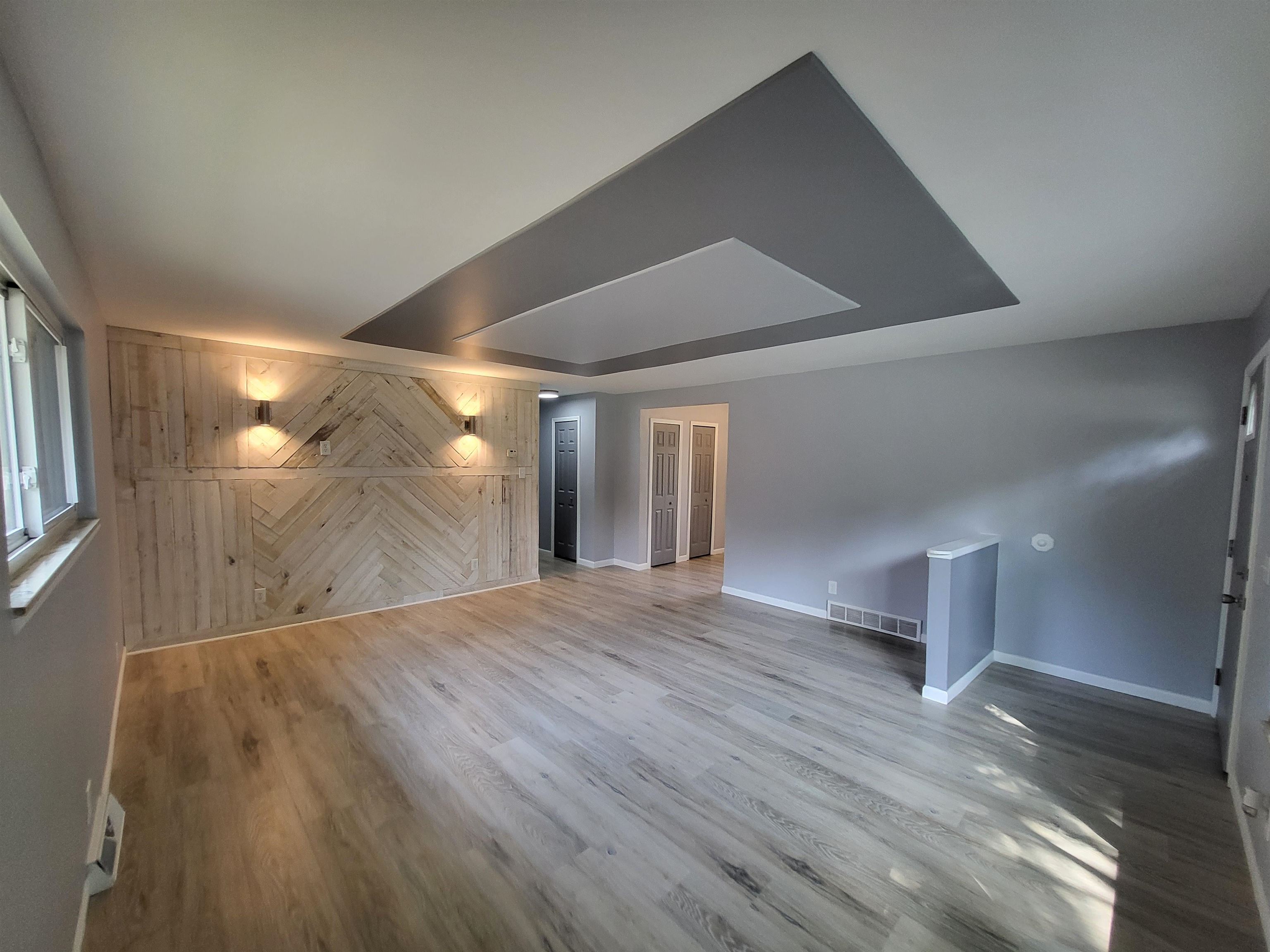 1900 MANORHAVEN Street