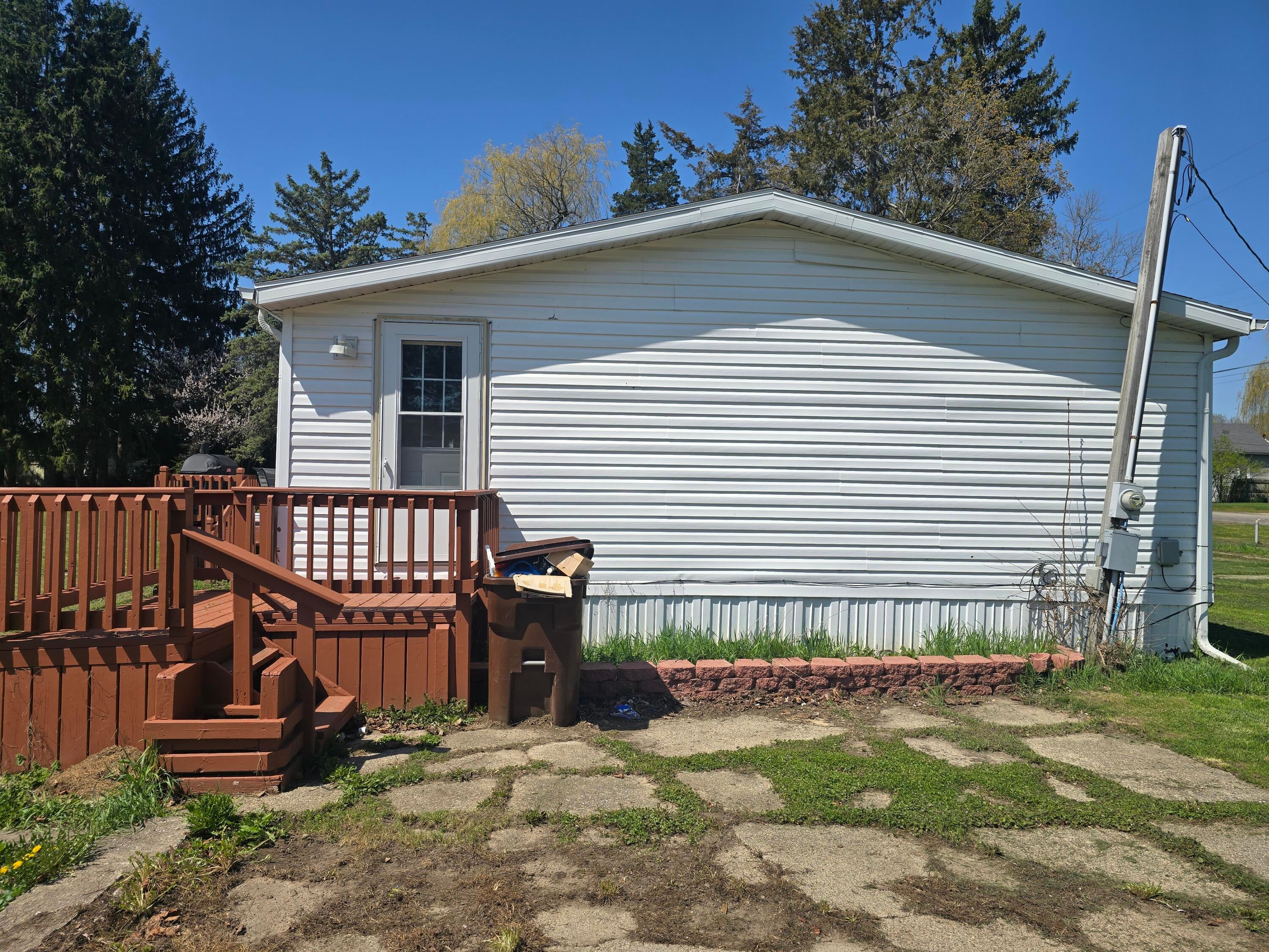 218 E Lake Street