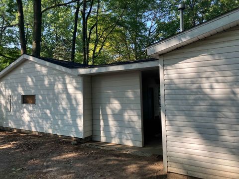A home in RoscommonTownship_Roscommon