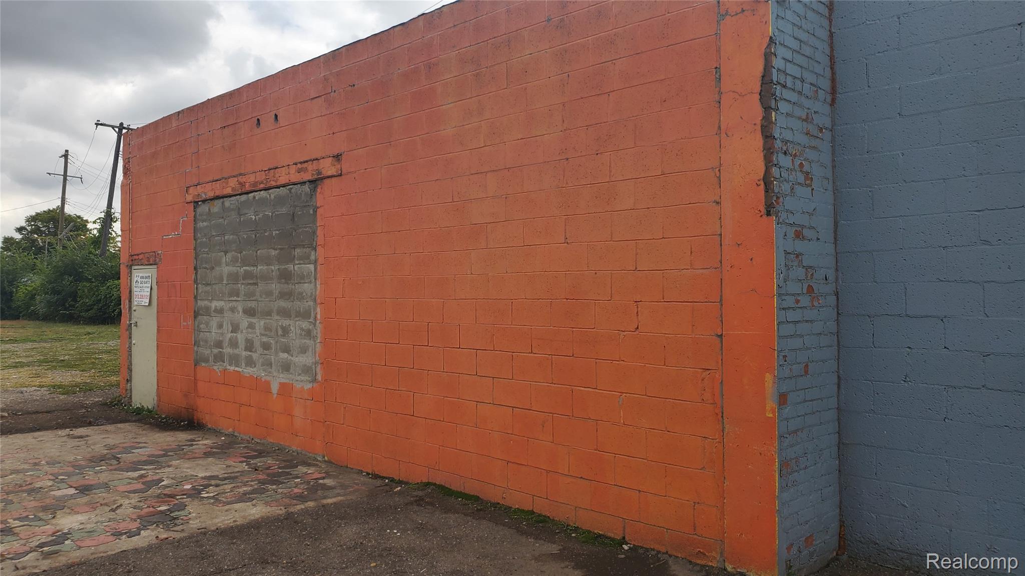 2933 W Davison Avenue W