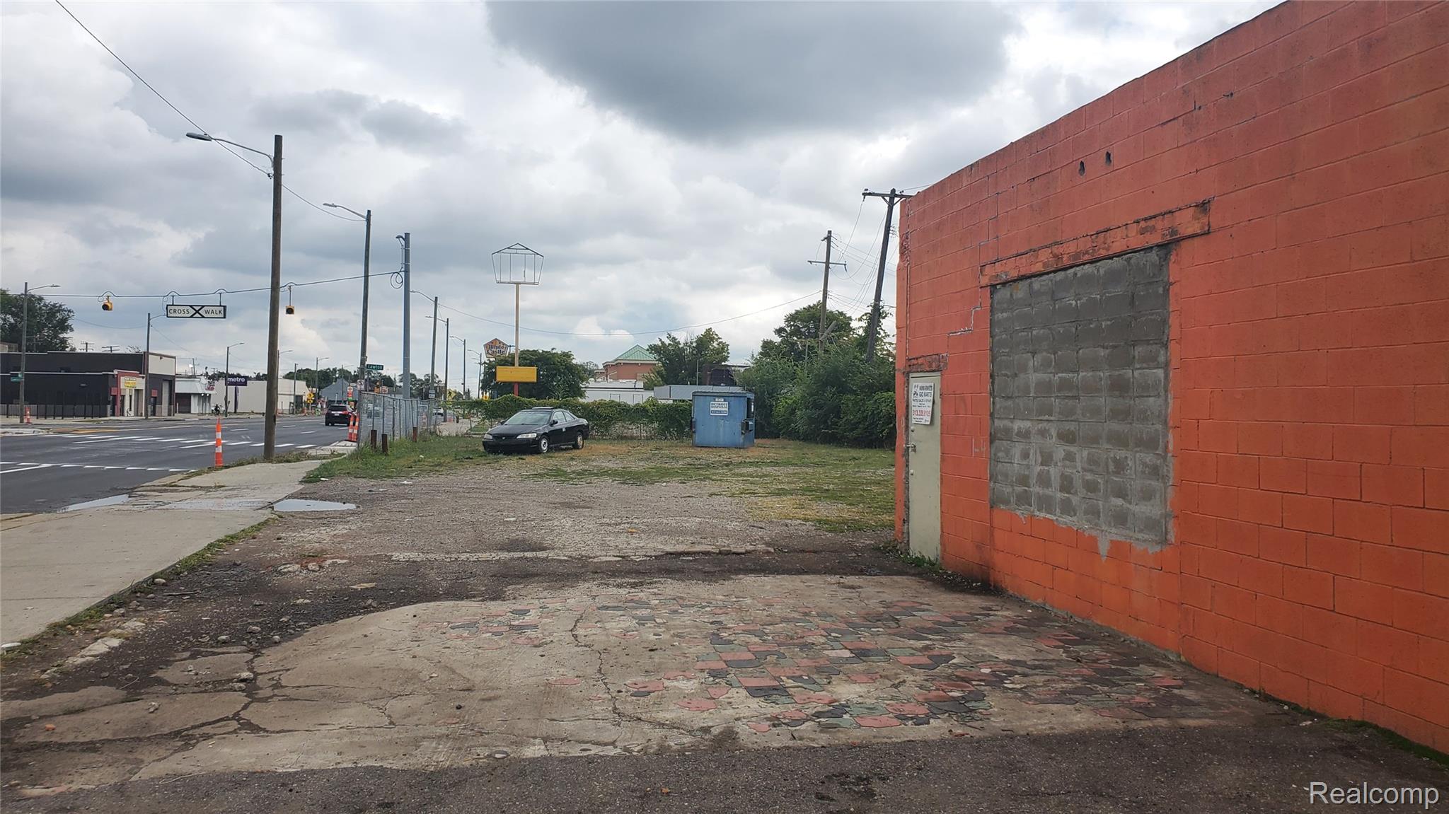 2933 W Davison Avenue W