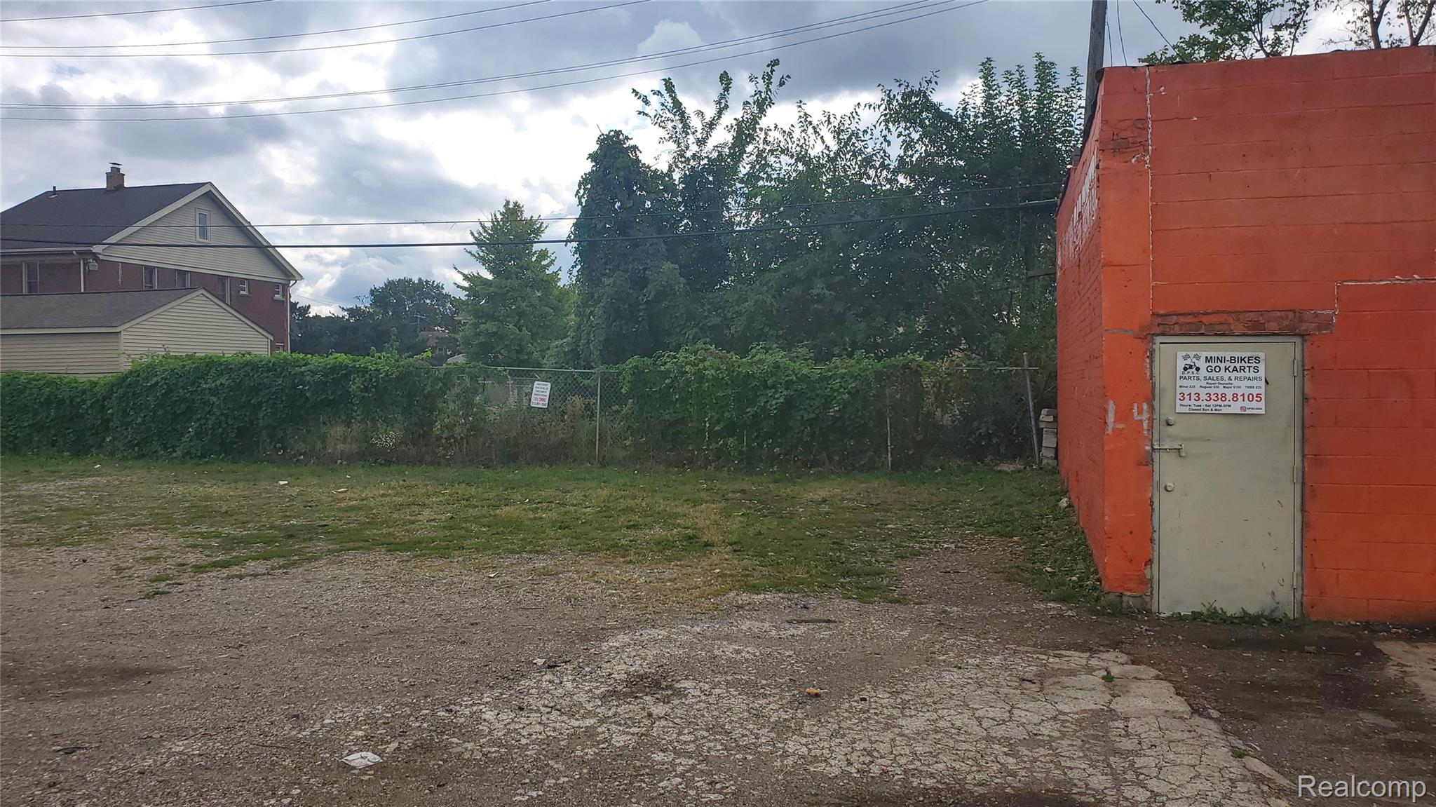 2933 W Davison Avenue W