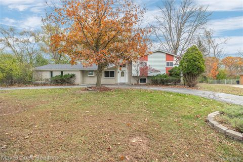 23518 Creekdale Court Farmington City MI 48336